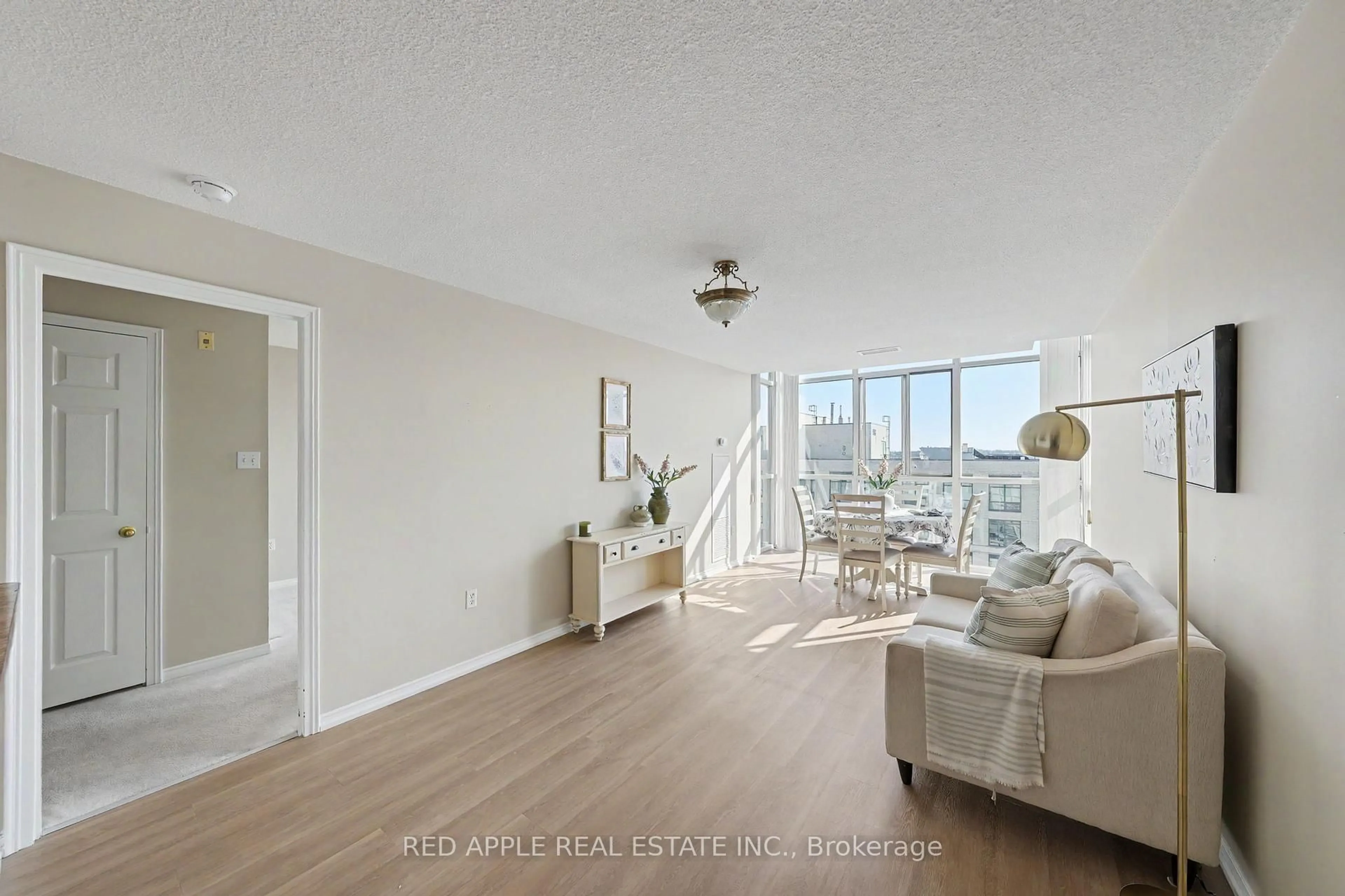 Living room with furniture, unknown for 270 Davis Dr #1106, Newmarket Ontario L3Y 8K2