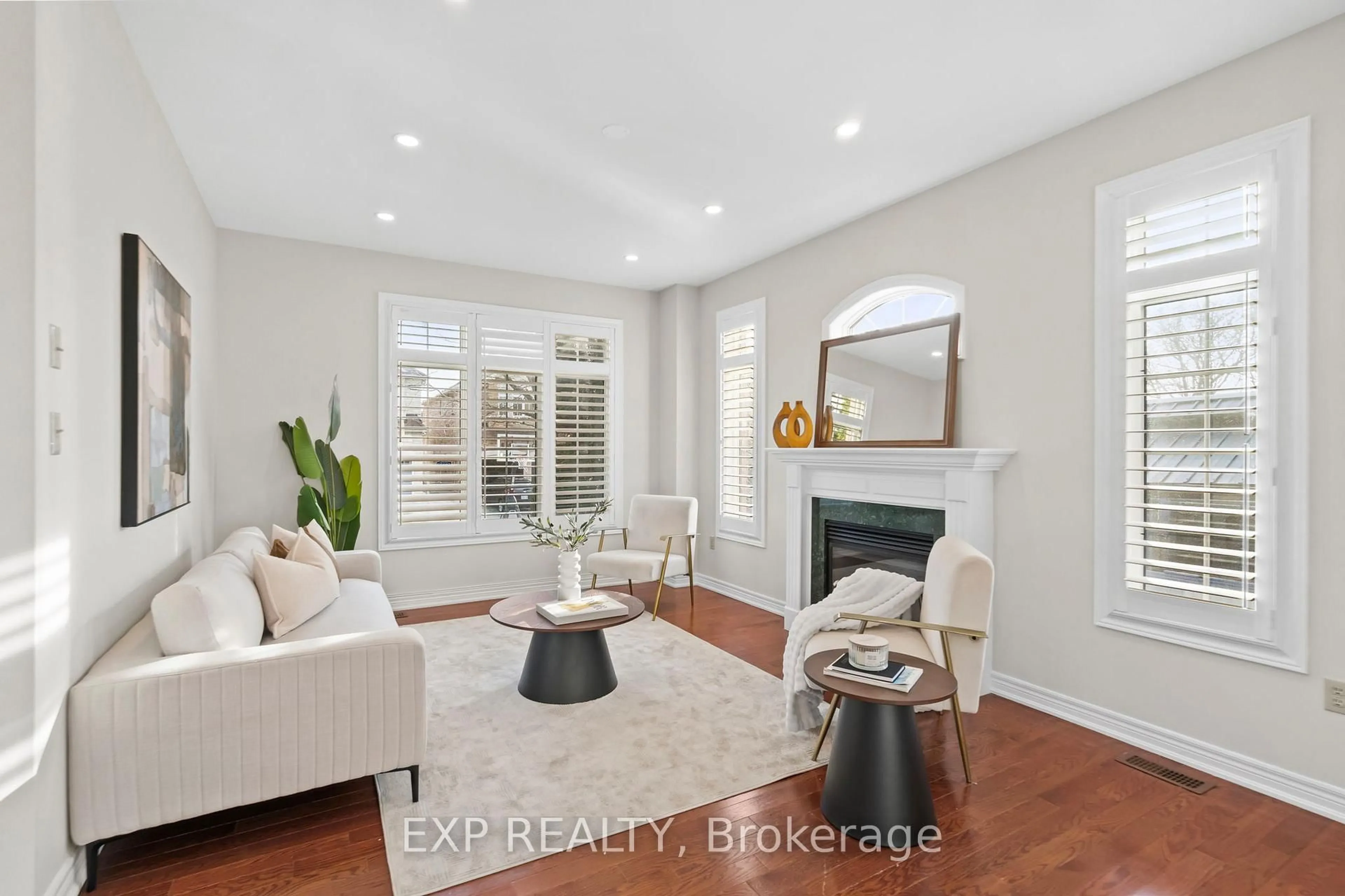 Living room with furniture, unknown for 16 Caprara Cres, Markham Ontario L6B 0B7