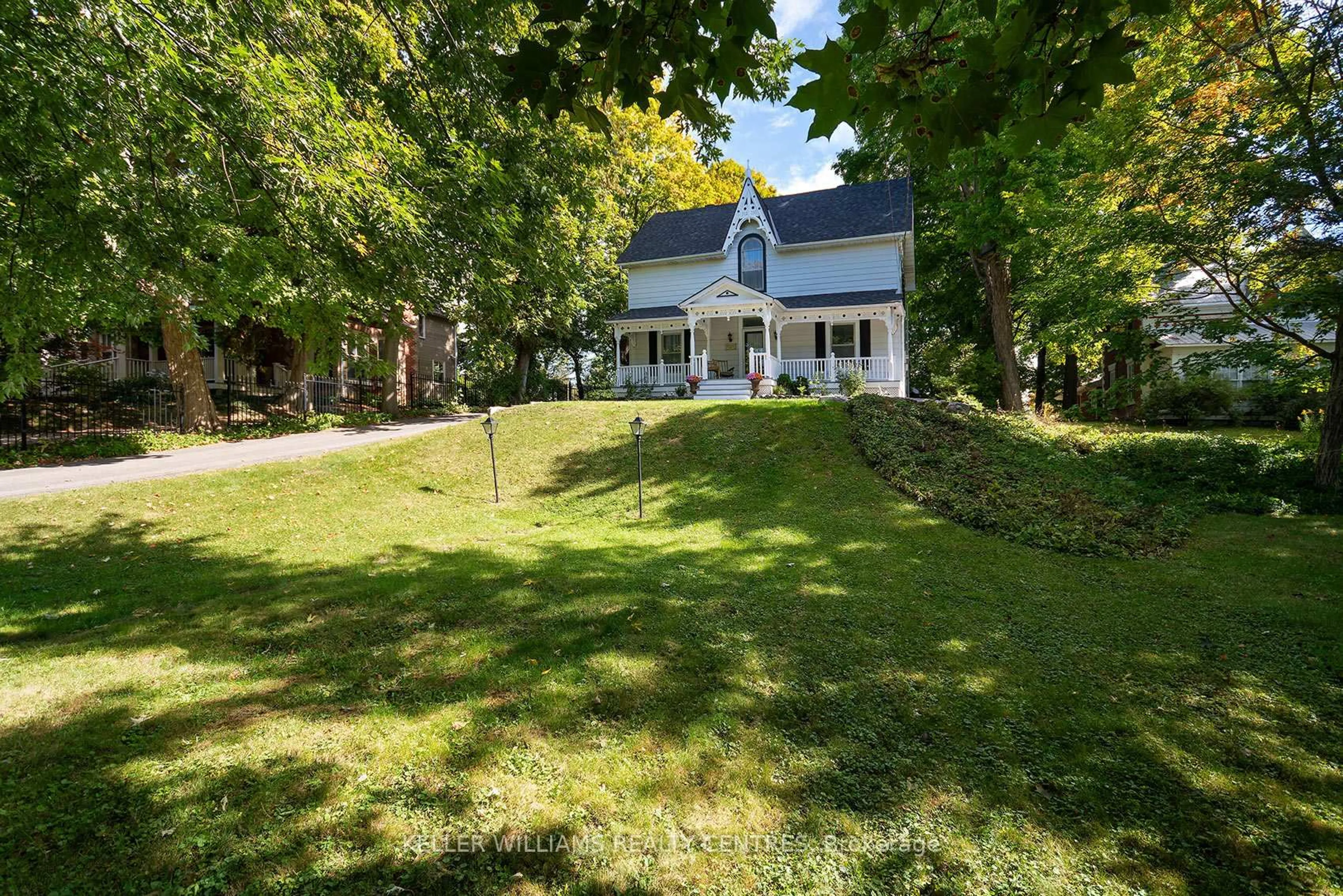 A pic from outside/outdoor area/front of a property/back of a property/a pic from drone, unknown for 332 Main St, King Ontario L0G 1T0