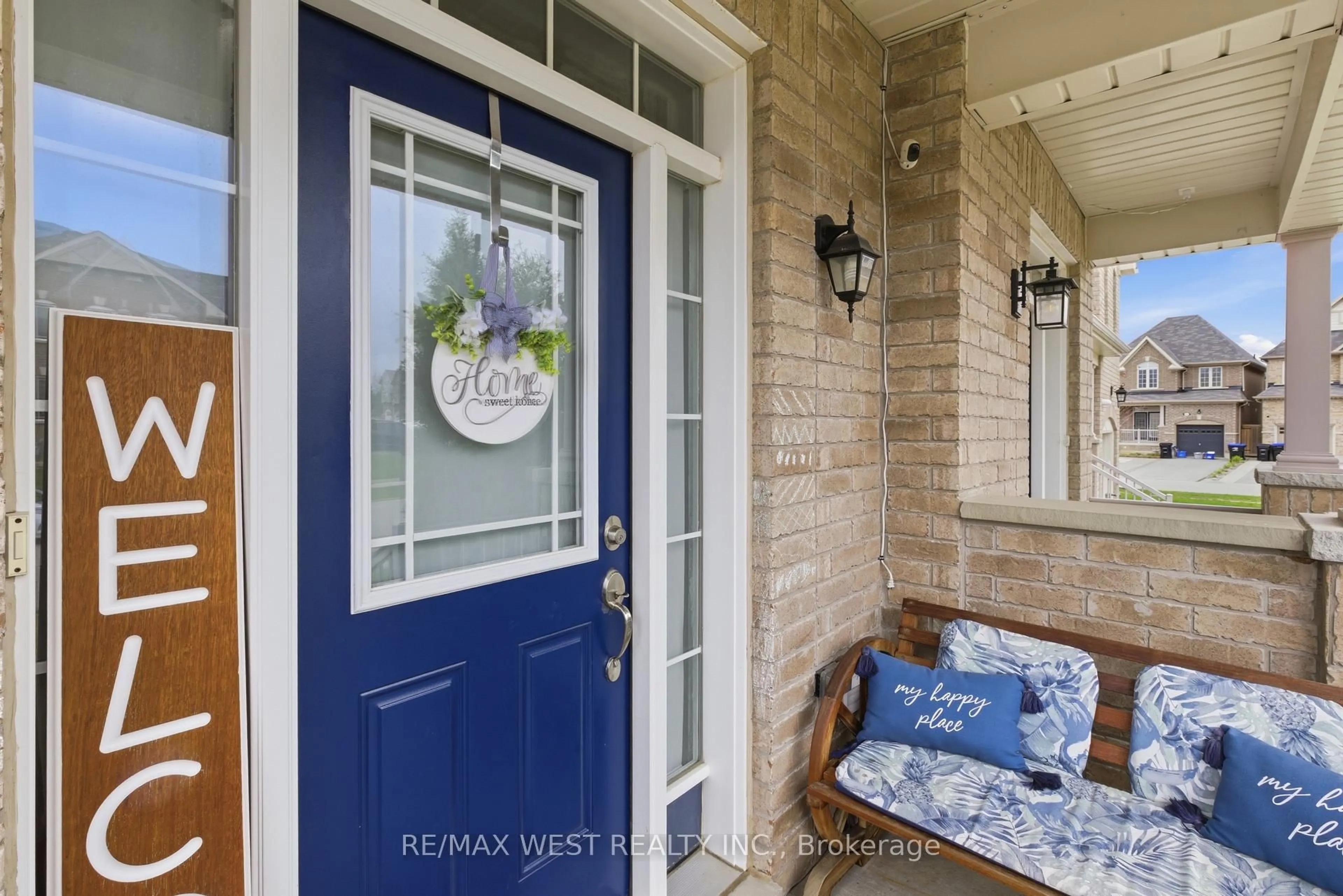 Indoor entryway for 68 Jackson Dr, New Tecumseth Ontario L0G 1W0