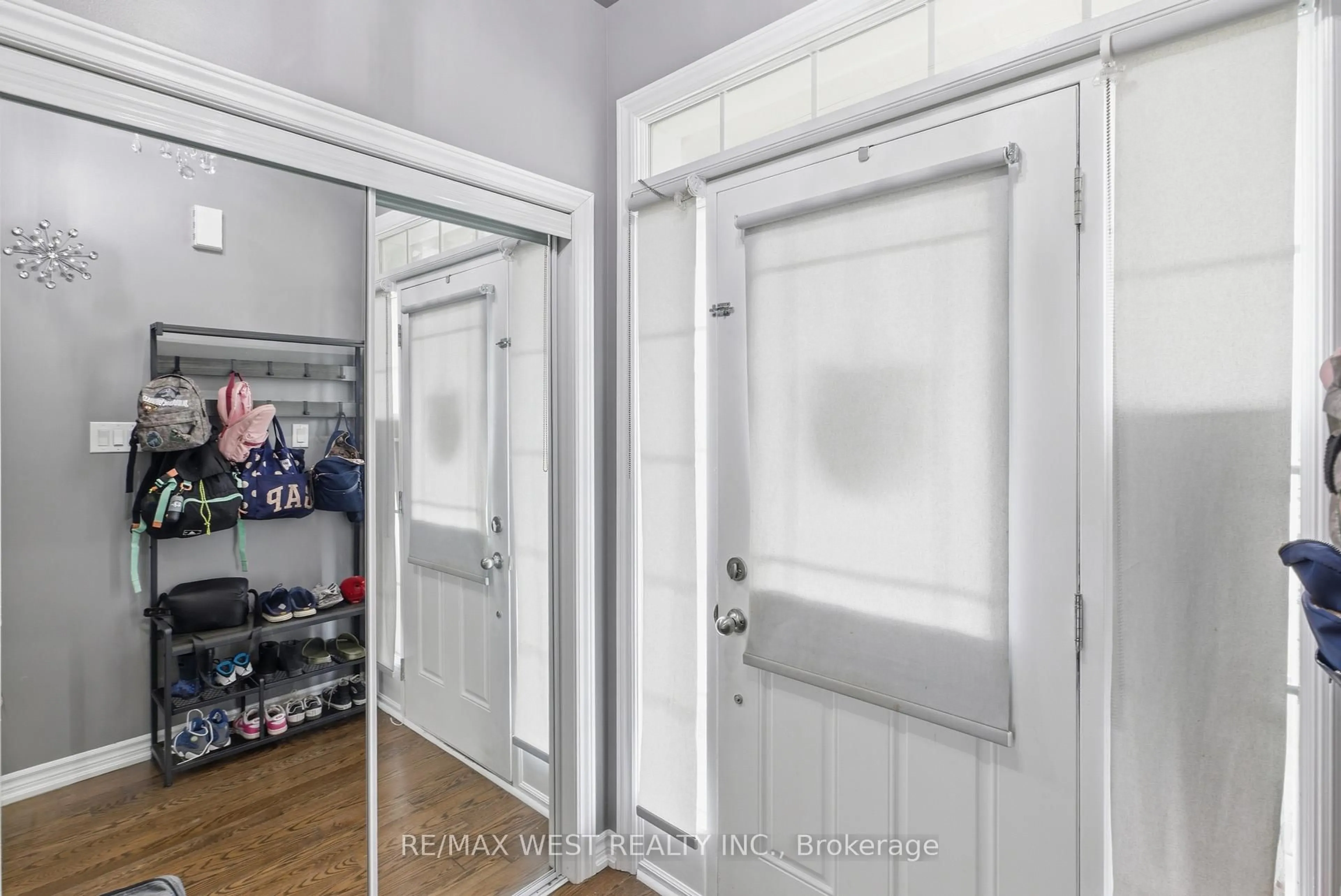 Indoor entryway for 68 Jackson Dr, New Tecumseth Ontario L0G 1W0