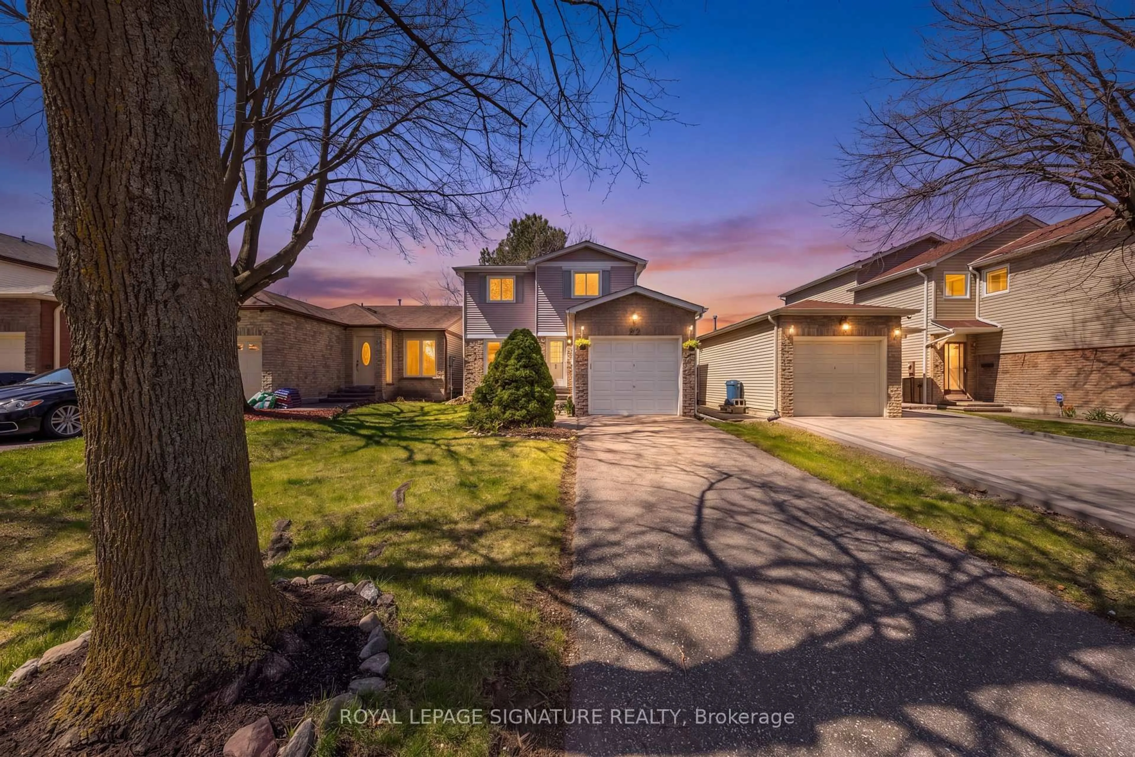 A pic from outside/outdoor area/front of a property/back of a property/a pic from drone, street for 22 Madsen Cres, Markham Ontario L3R 4P3