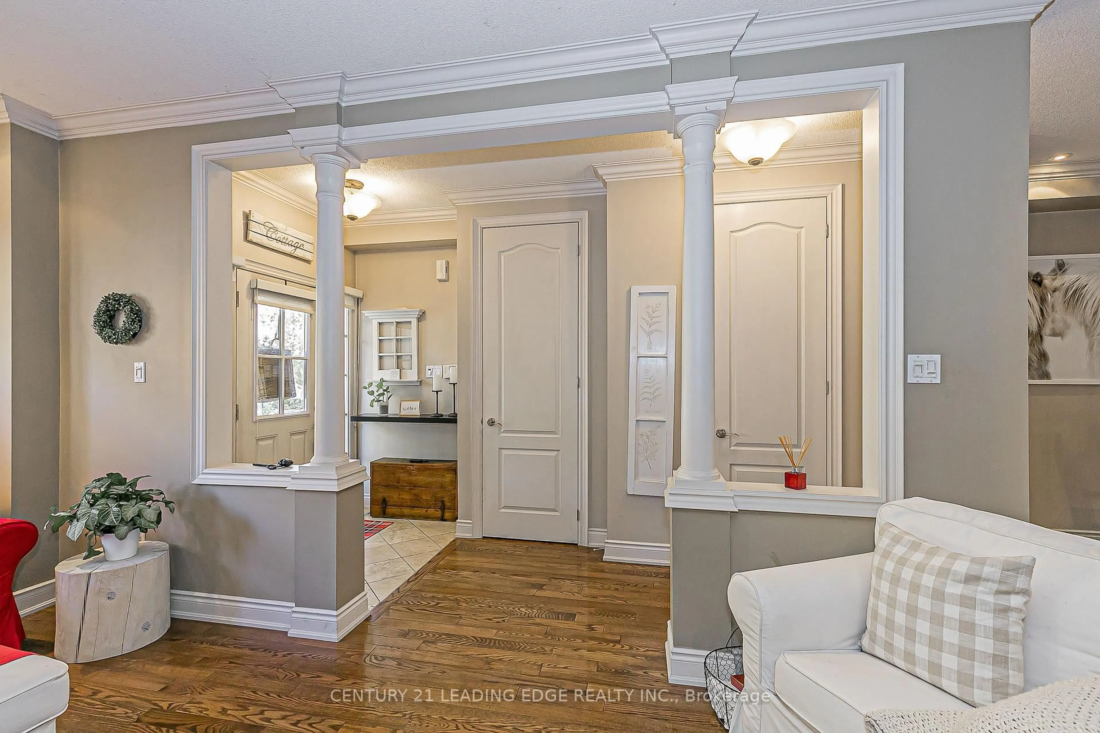 Indoor entryway for 34A WASHINGTON St, Markham Ontario L3P 2R5