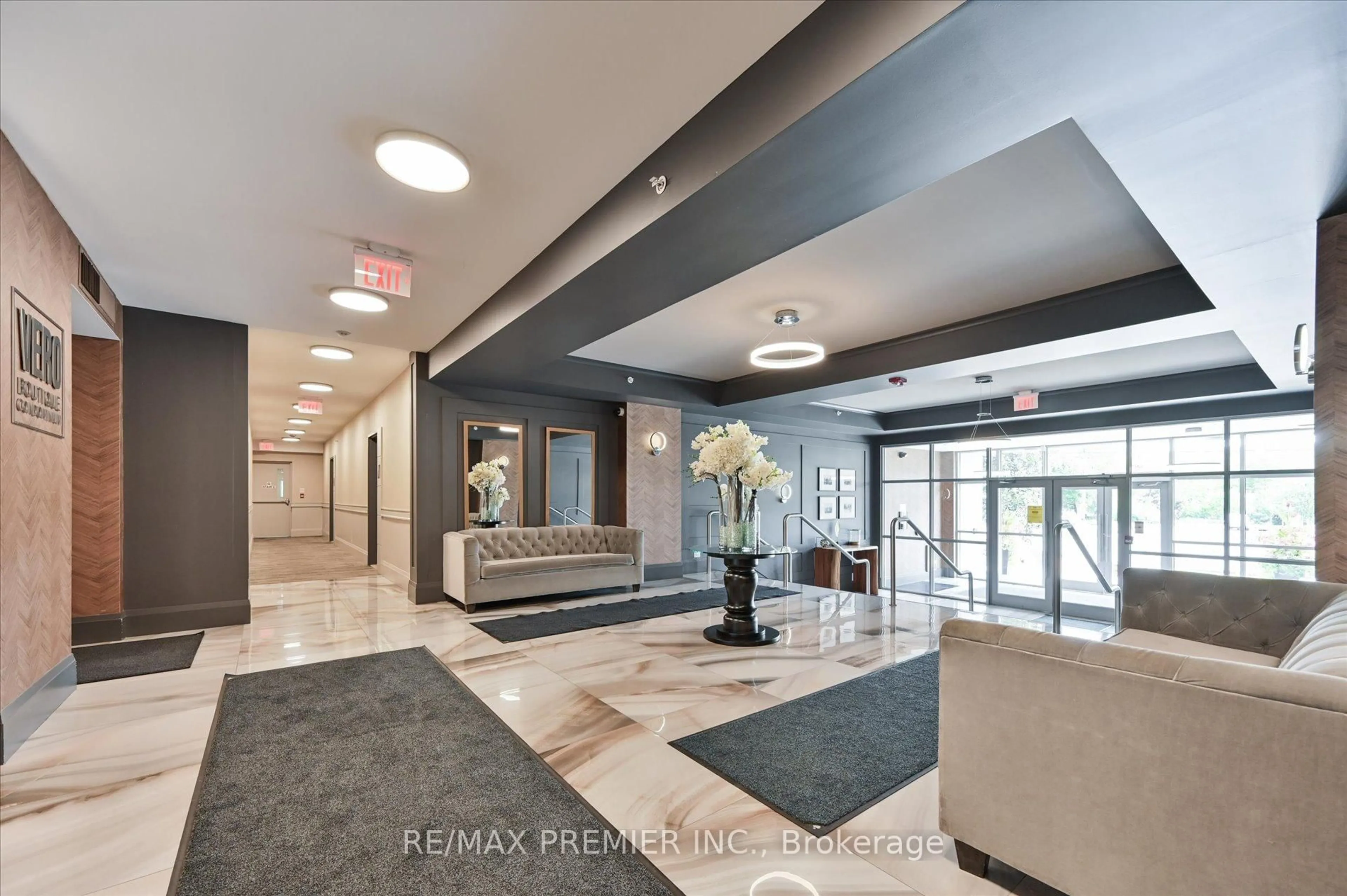 Indoor foyer for 8302 Islington Ave #517, Vaughan Ontario L4L 0E6