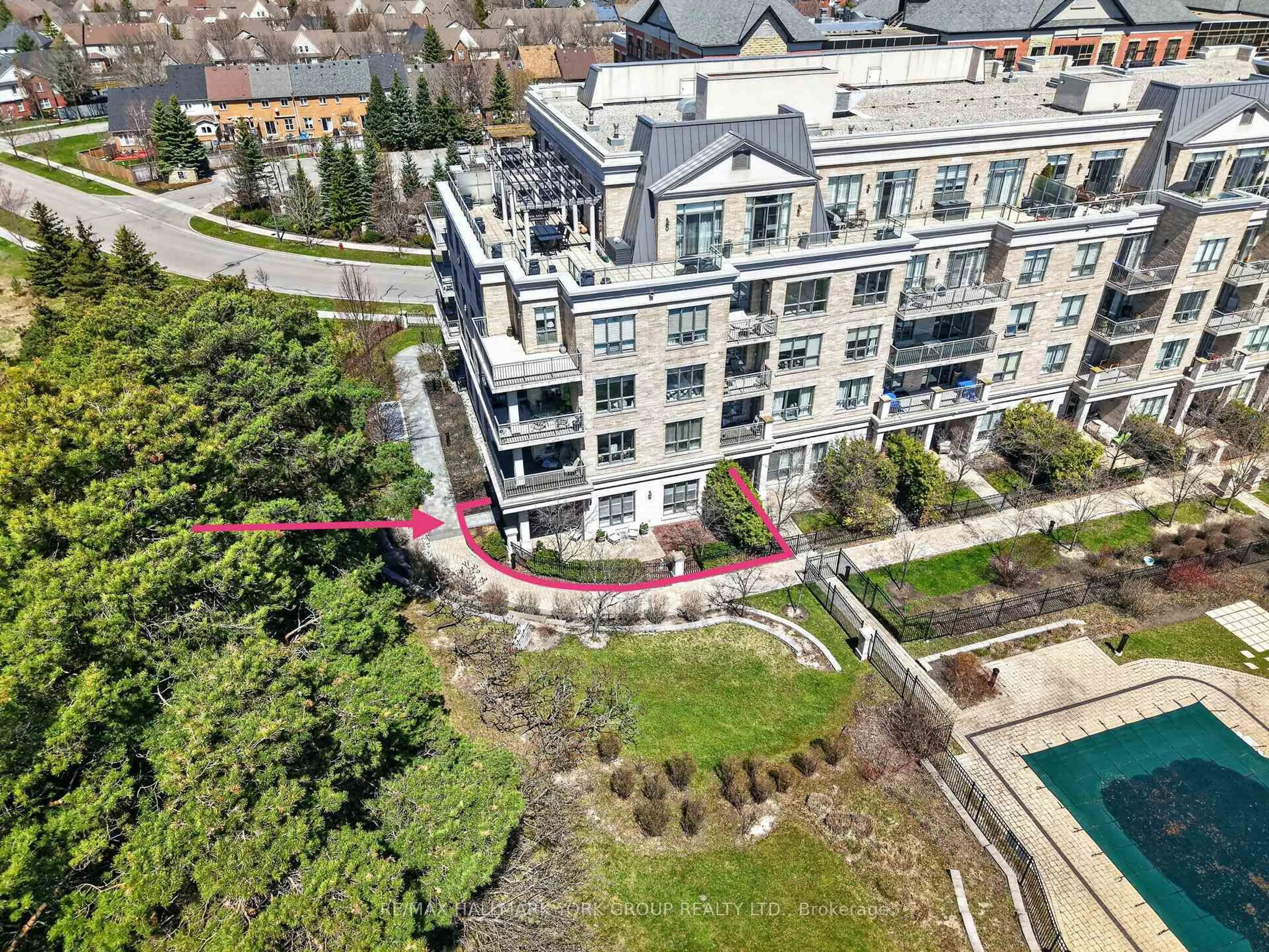 A pic from outside/outdoor area/front of a property/back of a property/a pic from drone, city buildings view from balcony for 180 John Way #109, Aurora Ontario L4G 0R3
