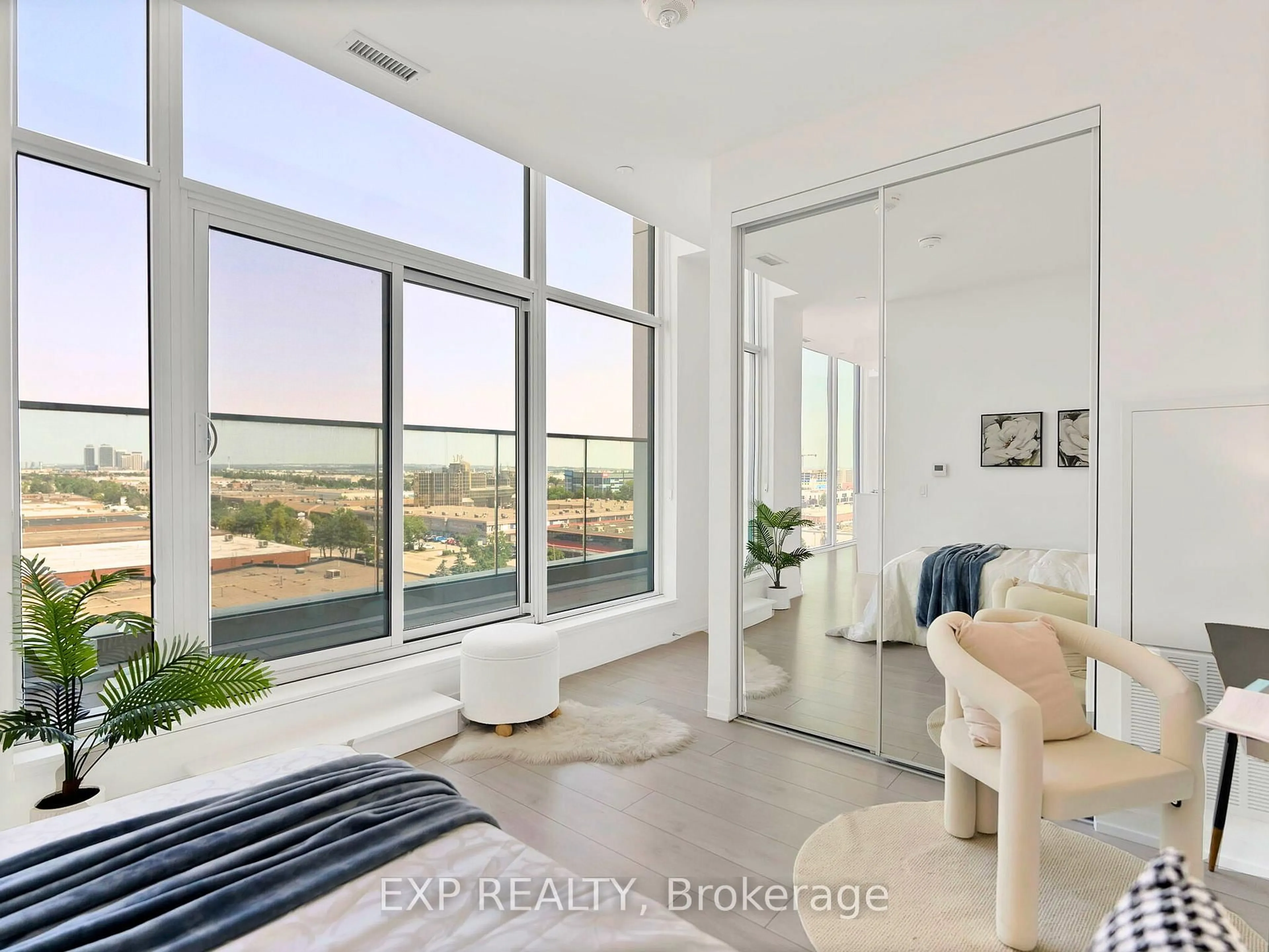 Indoor entryway for 950 Portage Pkwy #Unit 811, Vaughan Ontario L4K 0J7