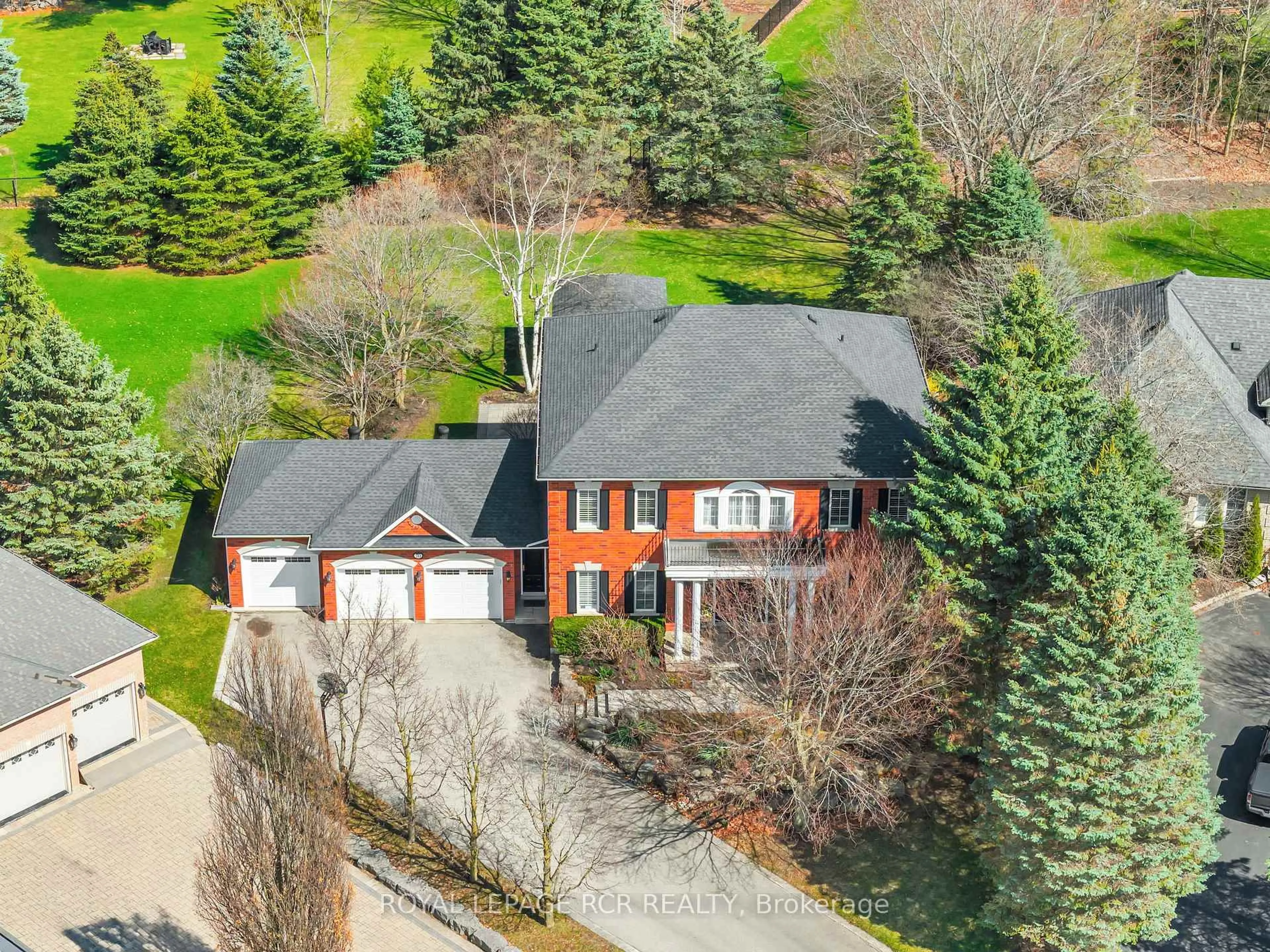 A pic from outside/outdoor area/front of a property/back of a property/a pic from drone, street for 70 English Daisy Crt, Vaughan Ontario L0J 1C0