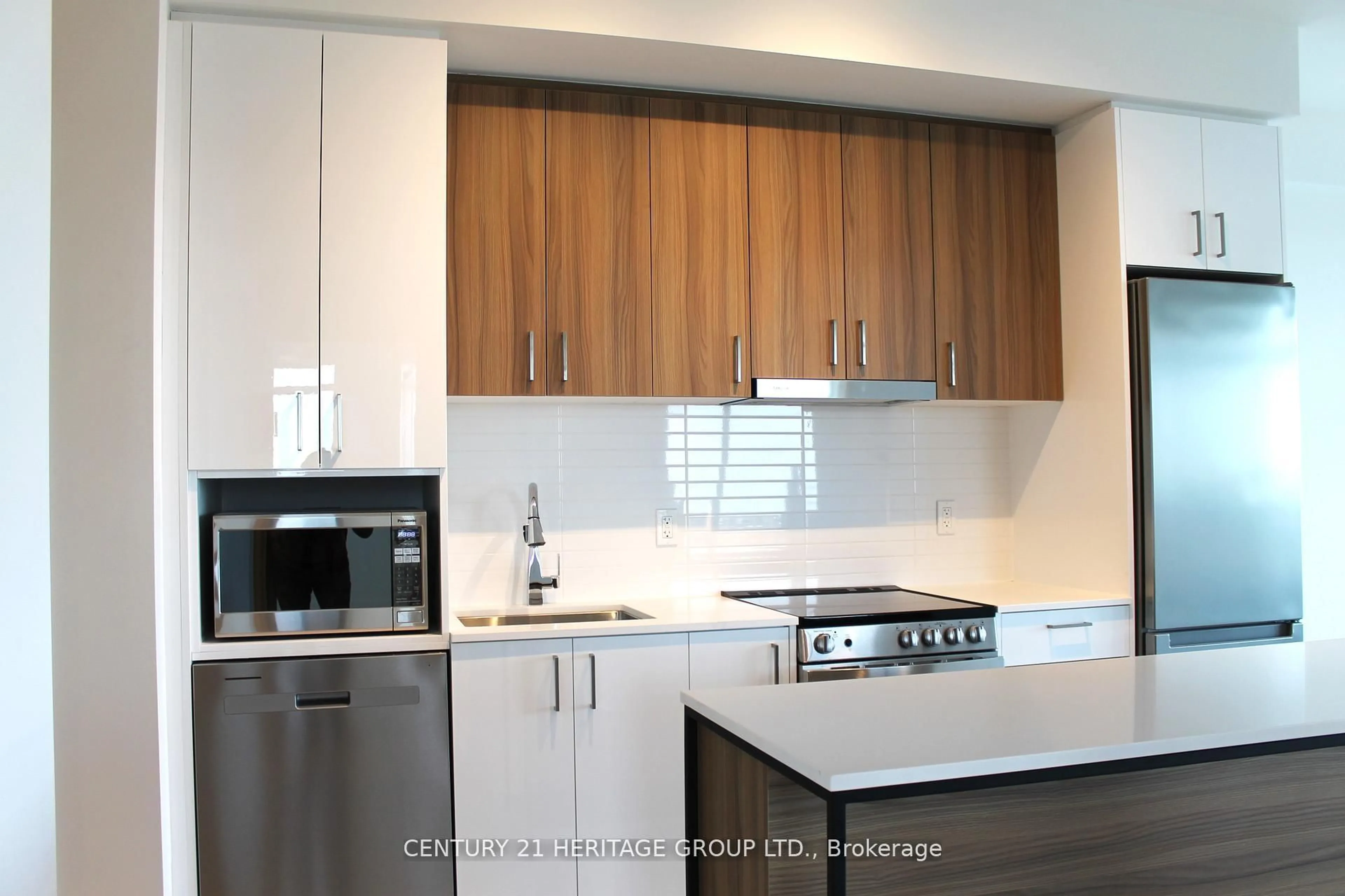 Standard kitchen, unknown for 30 Upper Mall Way #A3410, Vaughan Ontario L4J 0L7