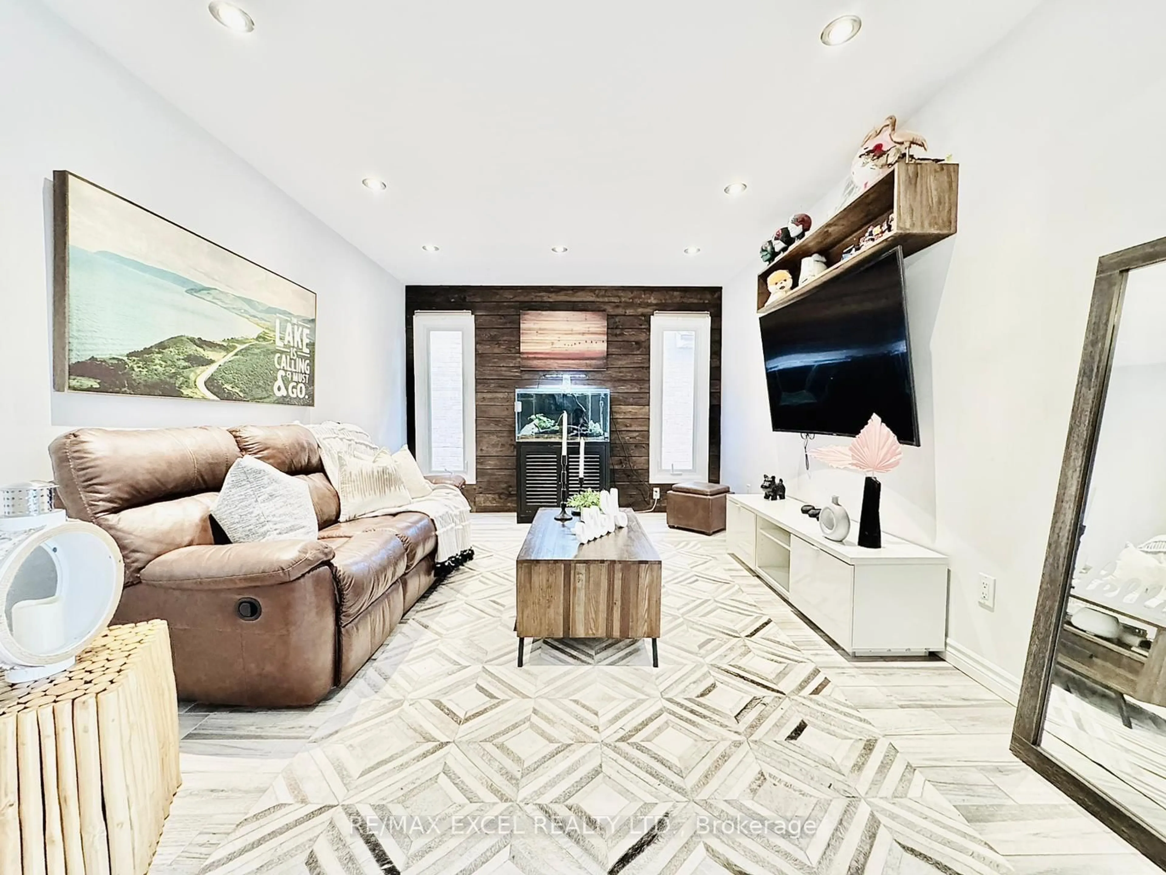 Living room with furniture, ceramic/tile floor for 150 Trothen Circ, Markham Ontario L3P 4H7