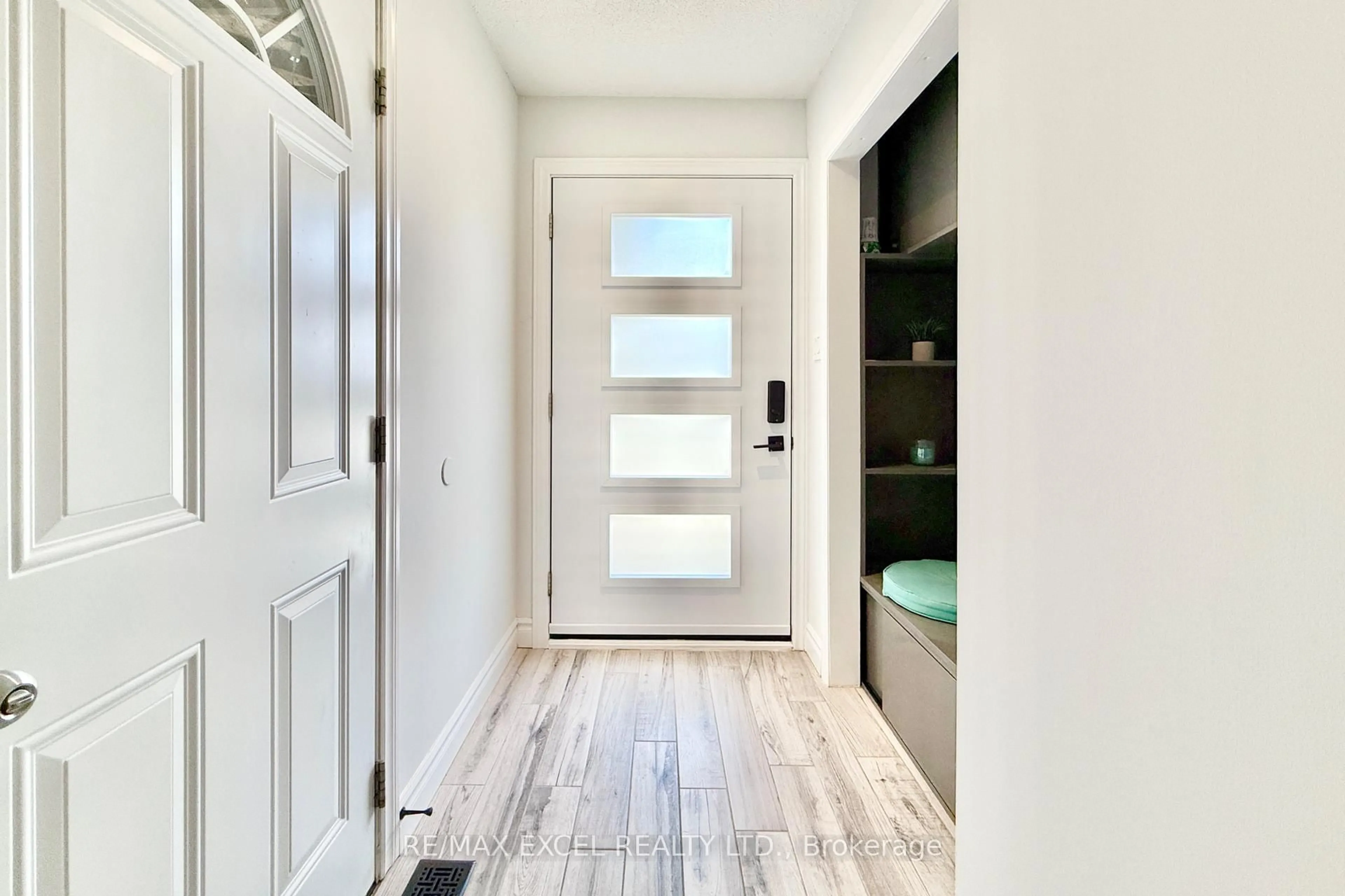 Indoor entryway for 150 Trothen Circ, Markham Ontario L3P 4H7