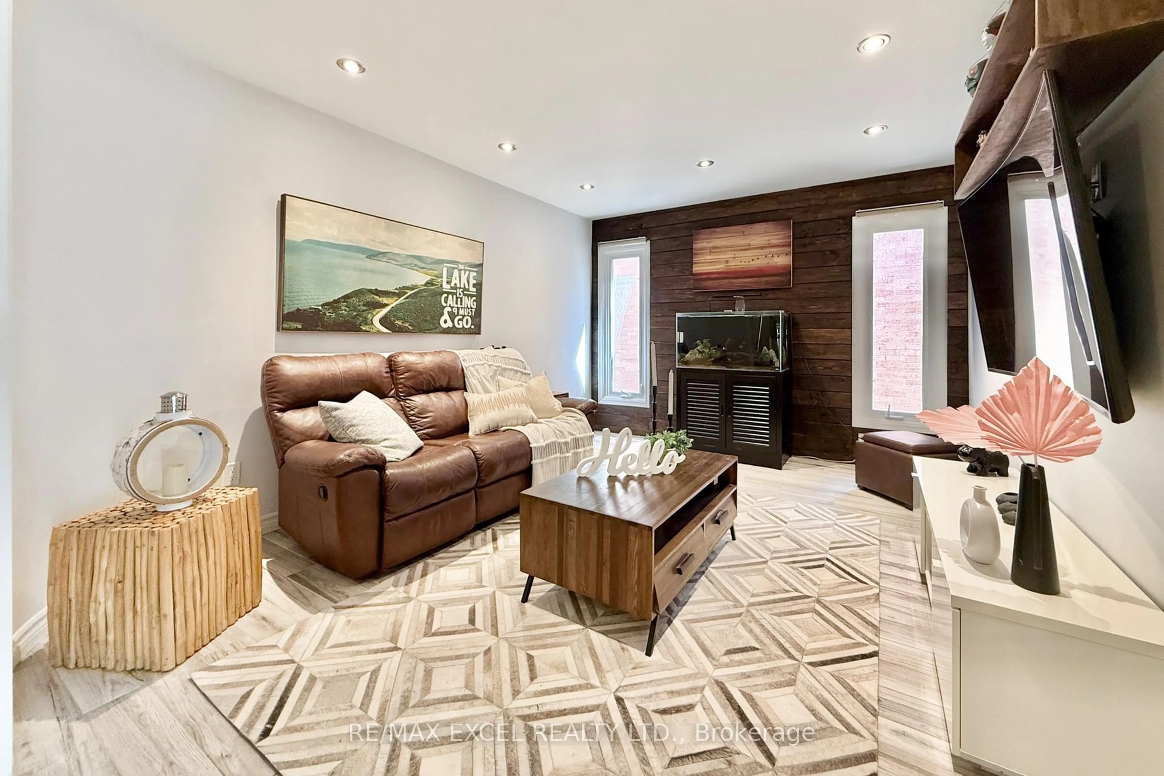 Living room with furniture, unknown for 150 Trothen Circ, Markham Ontario L3P 4H7