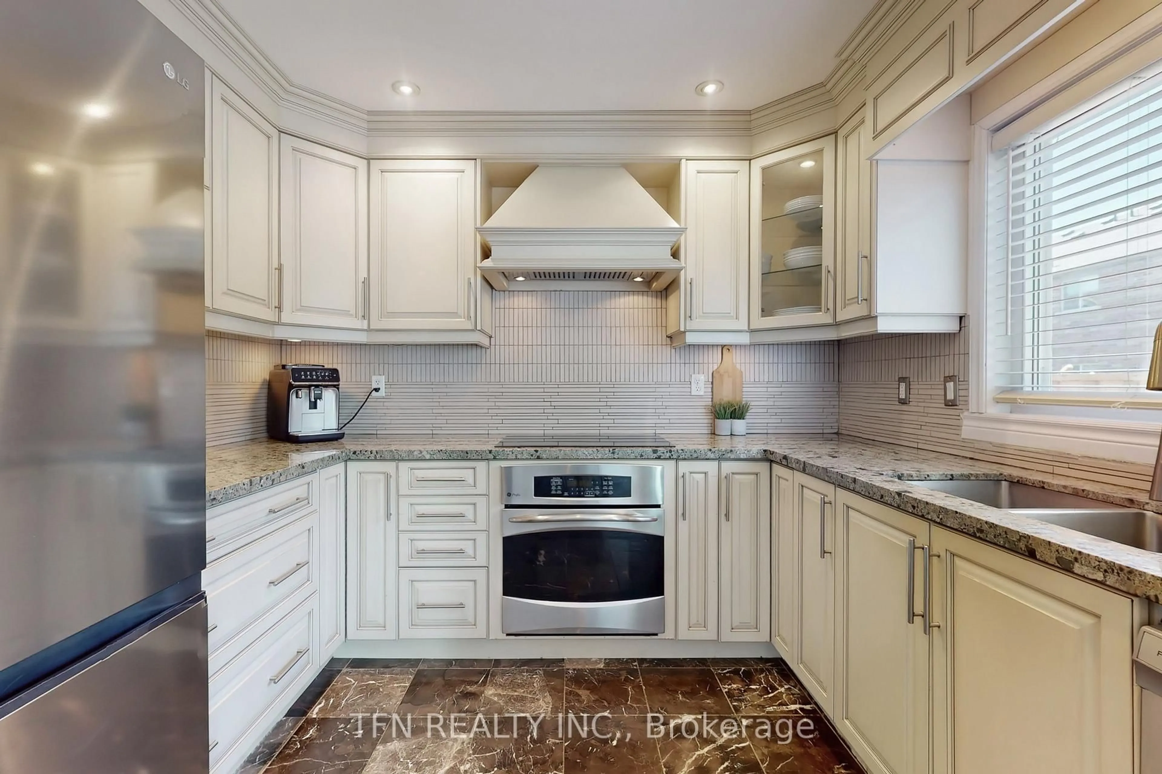 Contemporary kitchen, unknown for 24 Lucerne Dr, Vaughan Ontario L4H 2Y2