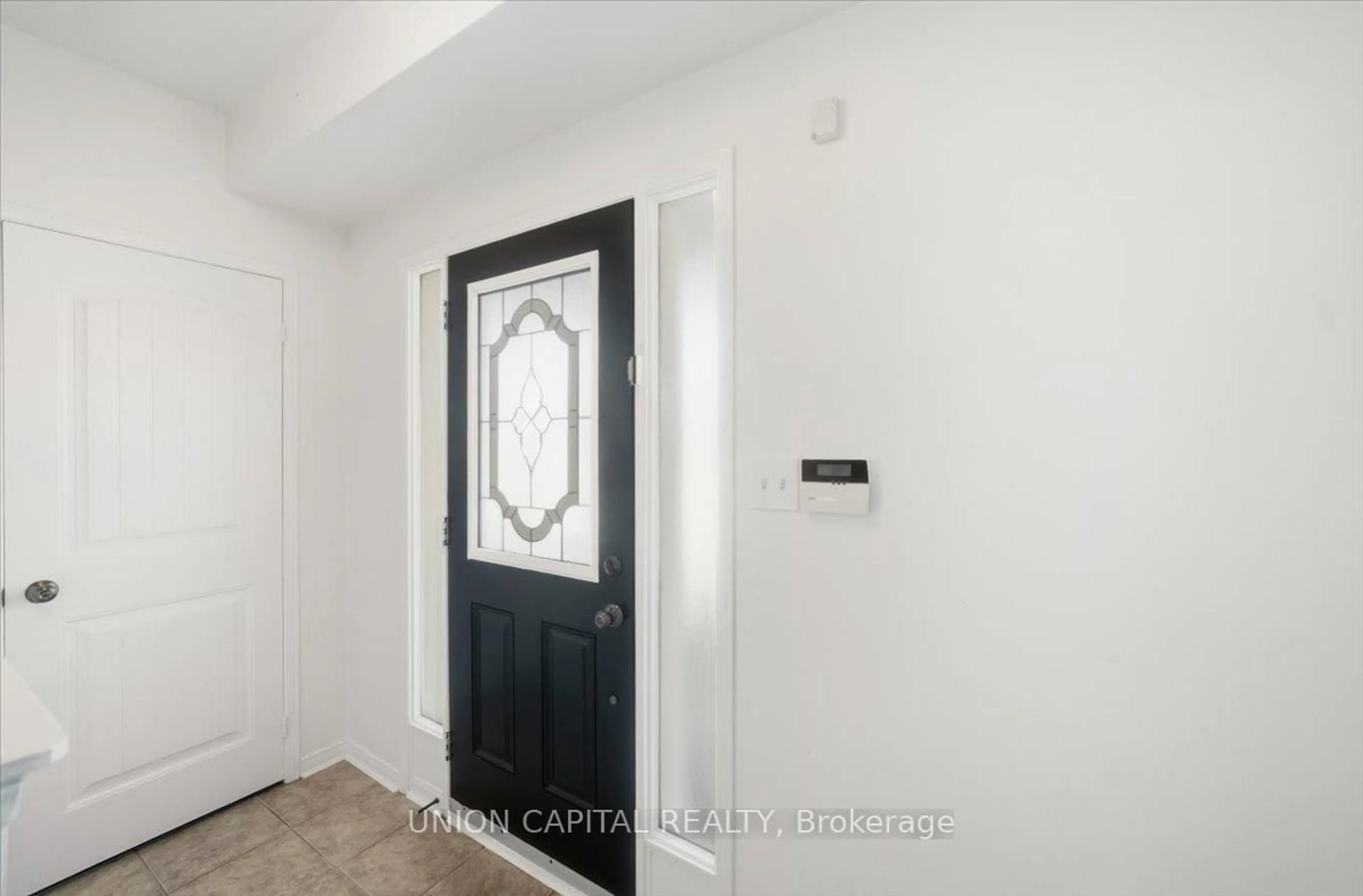 Indoor entryway for 27 Ken Laushway Ave, Whitchurch-Stouffville Ontario L4A 0H4