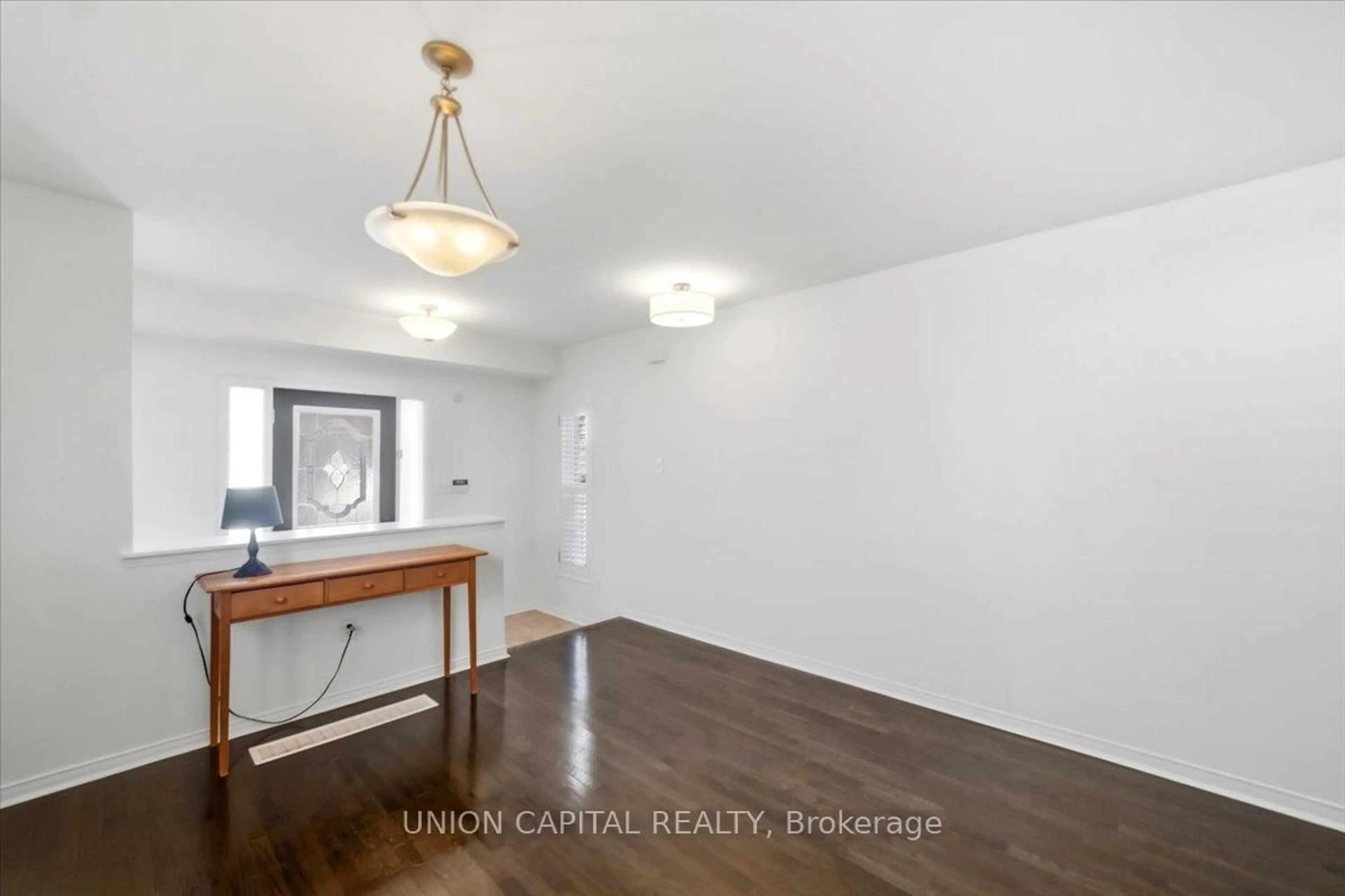 Indoor entryway for 27 Ken Laushway Ave, Whitchurch-Stouffville Ontario L4A 0H4