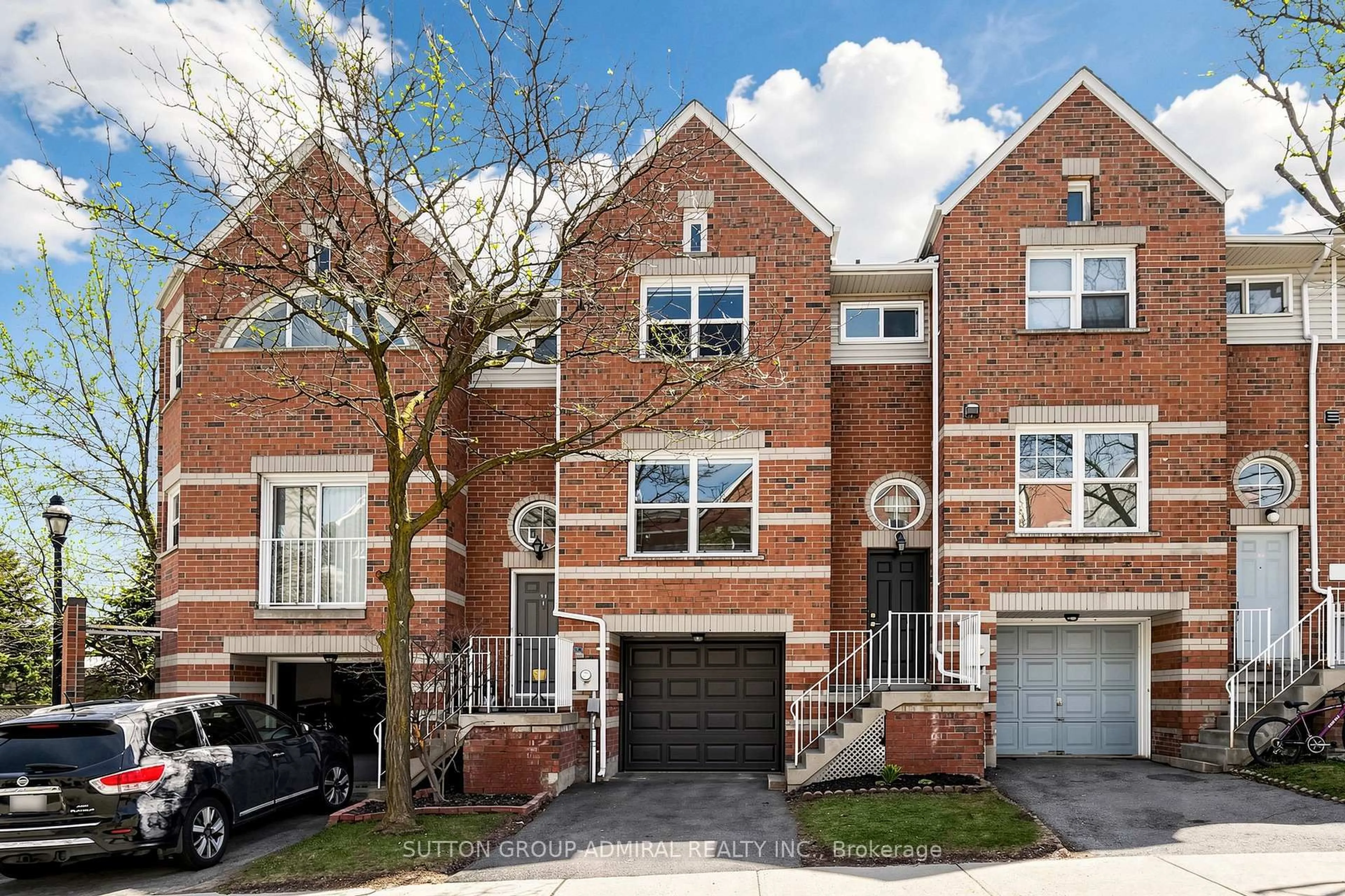 Home with brick exterior material, street for 52 Brandy Lane Way #48, Newmarket Ontario L3Y 8P7