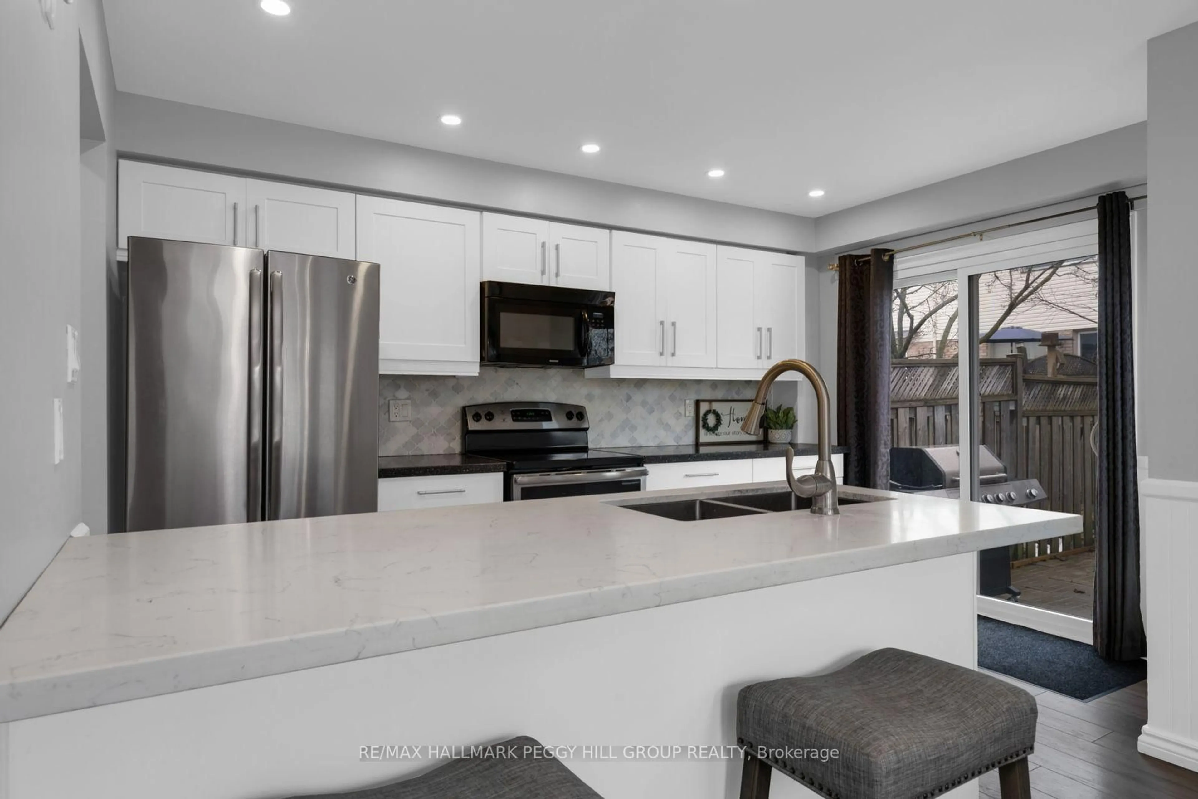 Open concept kitchen, ceramic/tile floor for 1237 Hill St, Innisfil Ontario L9S 1X7