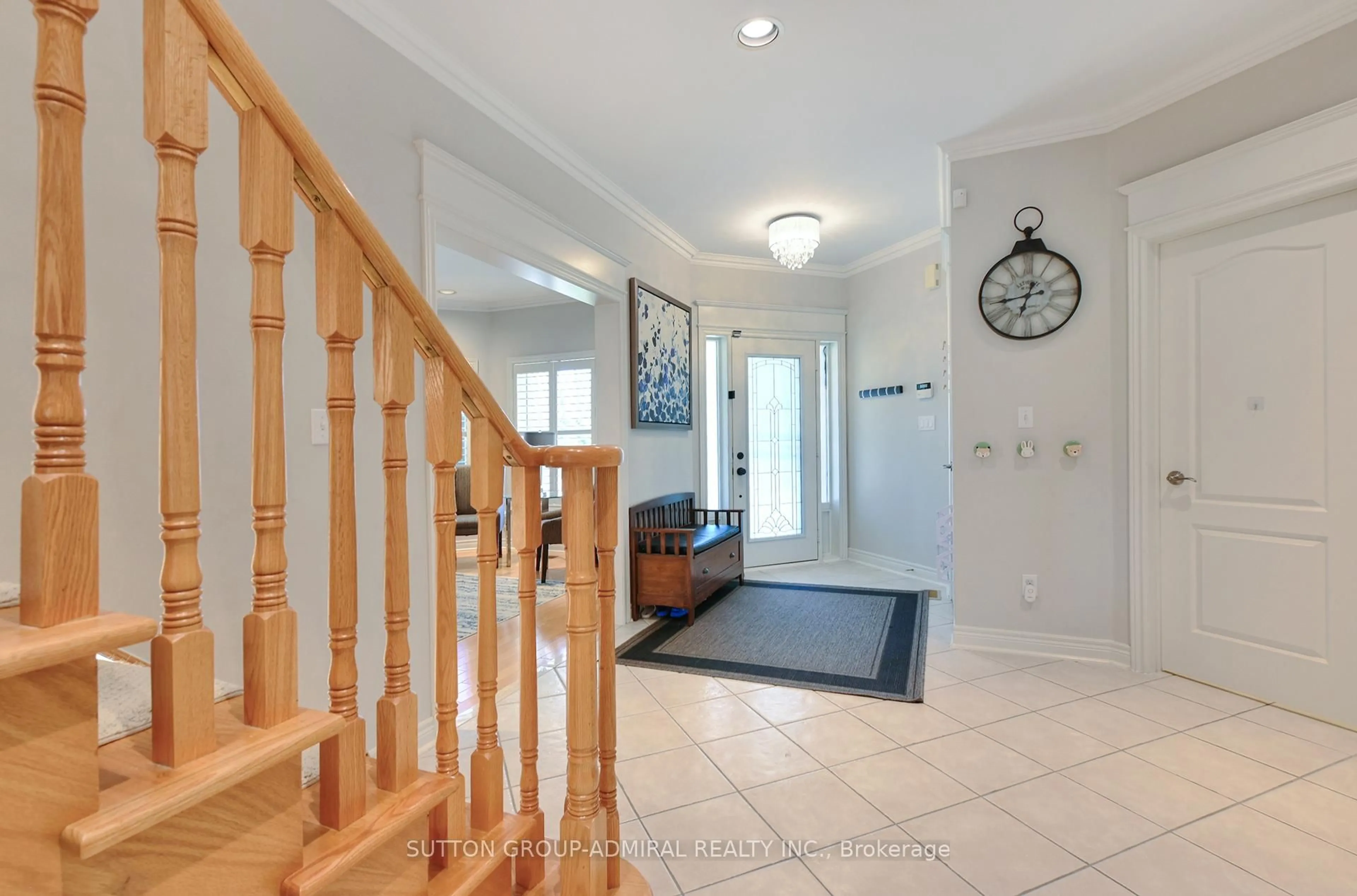 Indoor foyer for 50 Falling River Dr, Richmond Hill Ontario L4S 2R2