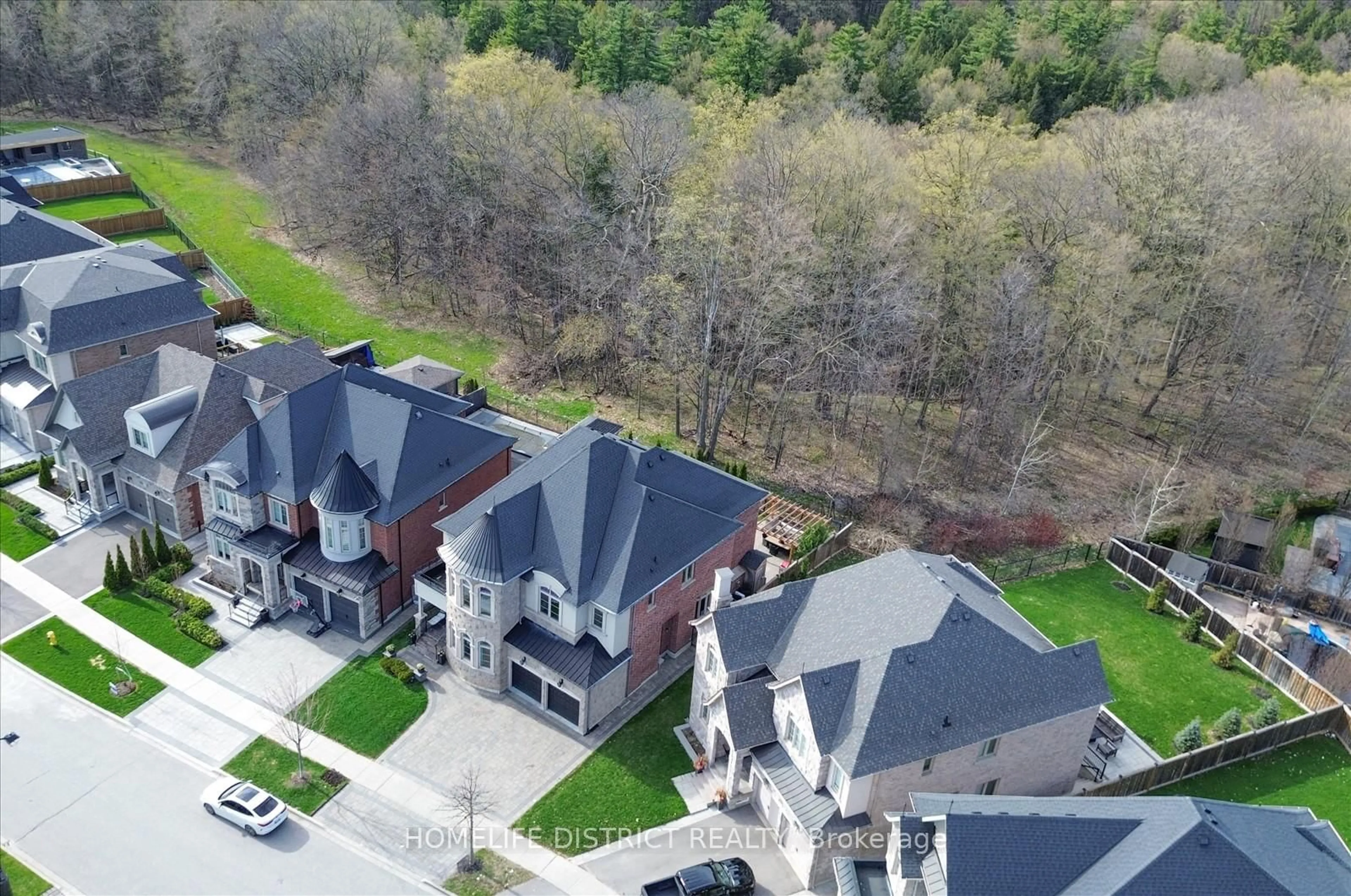 A pic from outside/outdoor area/front of a property/back of a property/a pic from drone, unknown for 210 Cannes Ave, Vaughan Ontario L4H 3X2