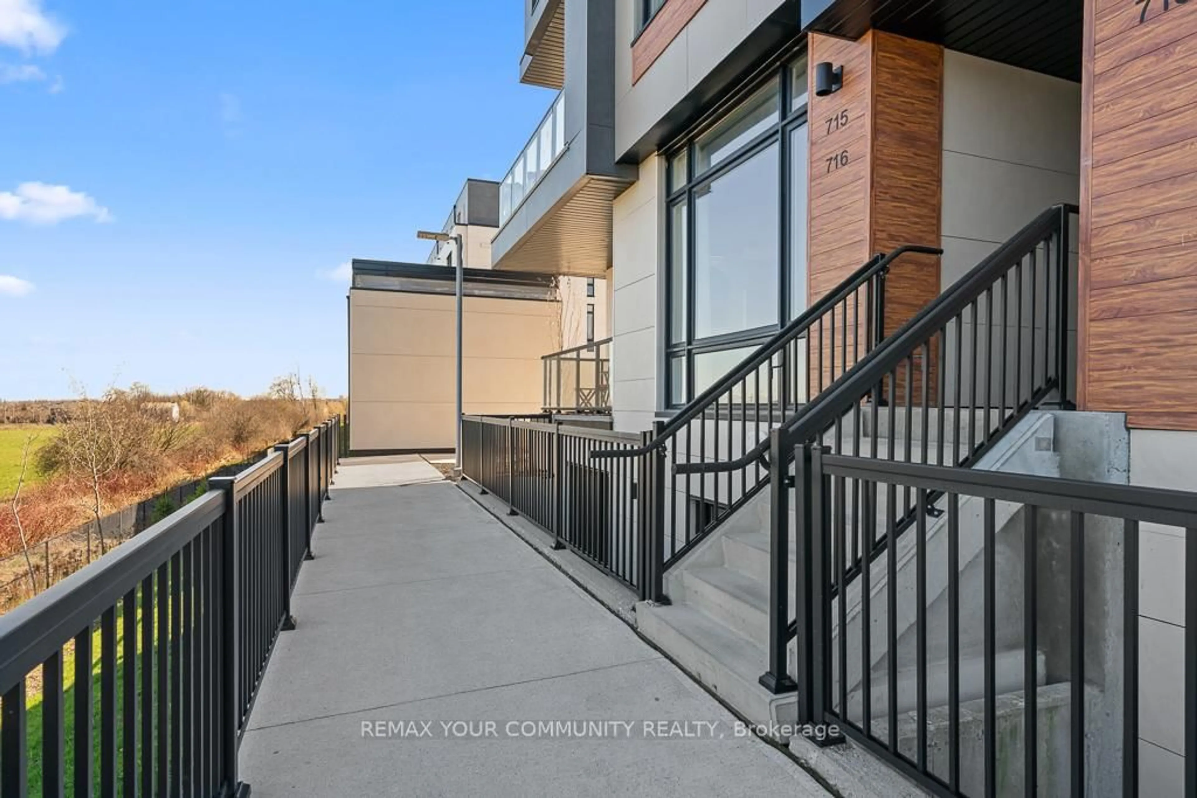 Patio, unknown for 5 Steckley House Lane #716, Richmond Hill Ontario L4S 1M4