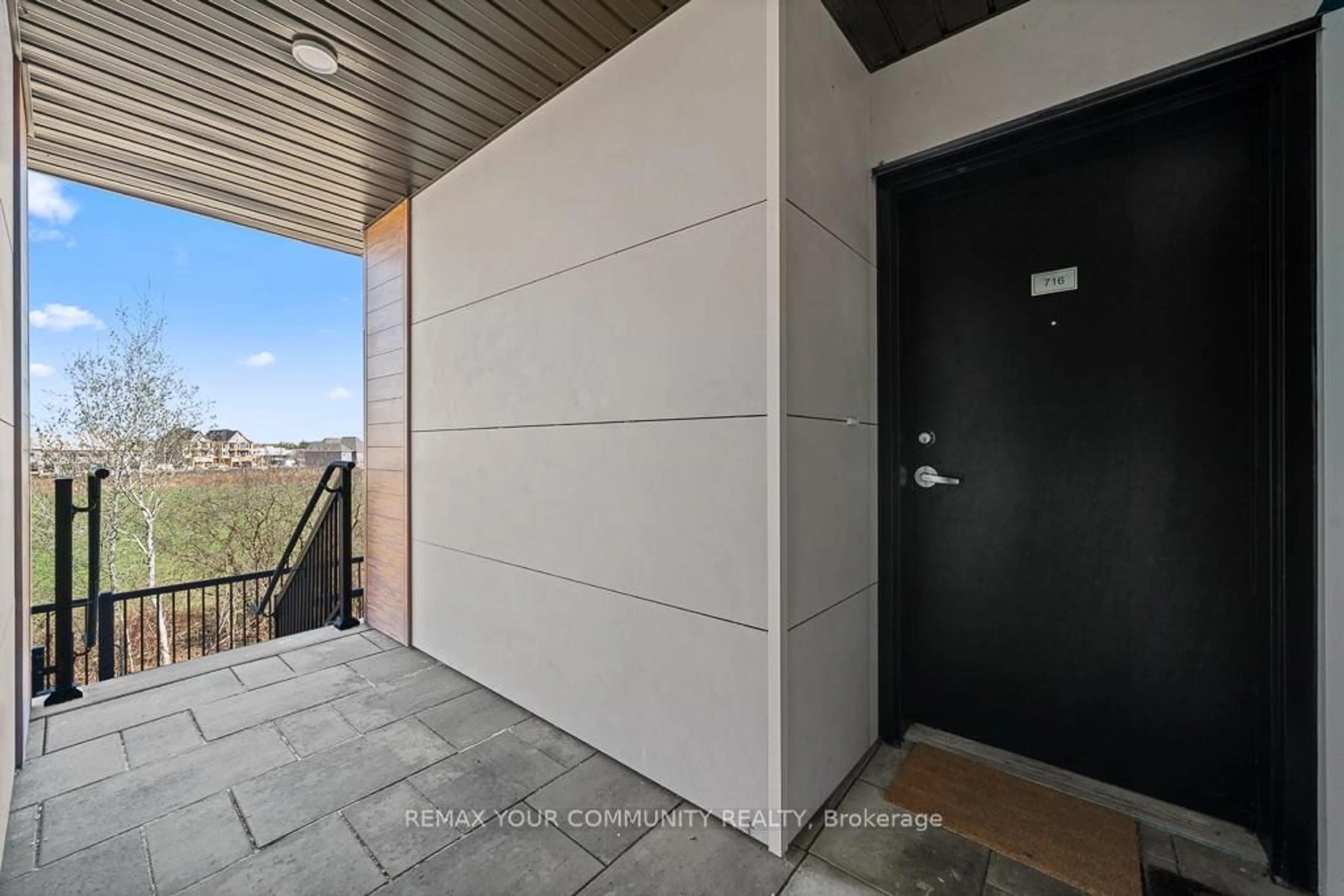 Indoor entryway for 5 Steckley House Lane #716, Richmond Hill Ontario L4S 1M4