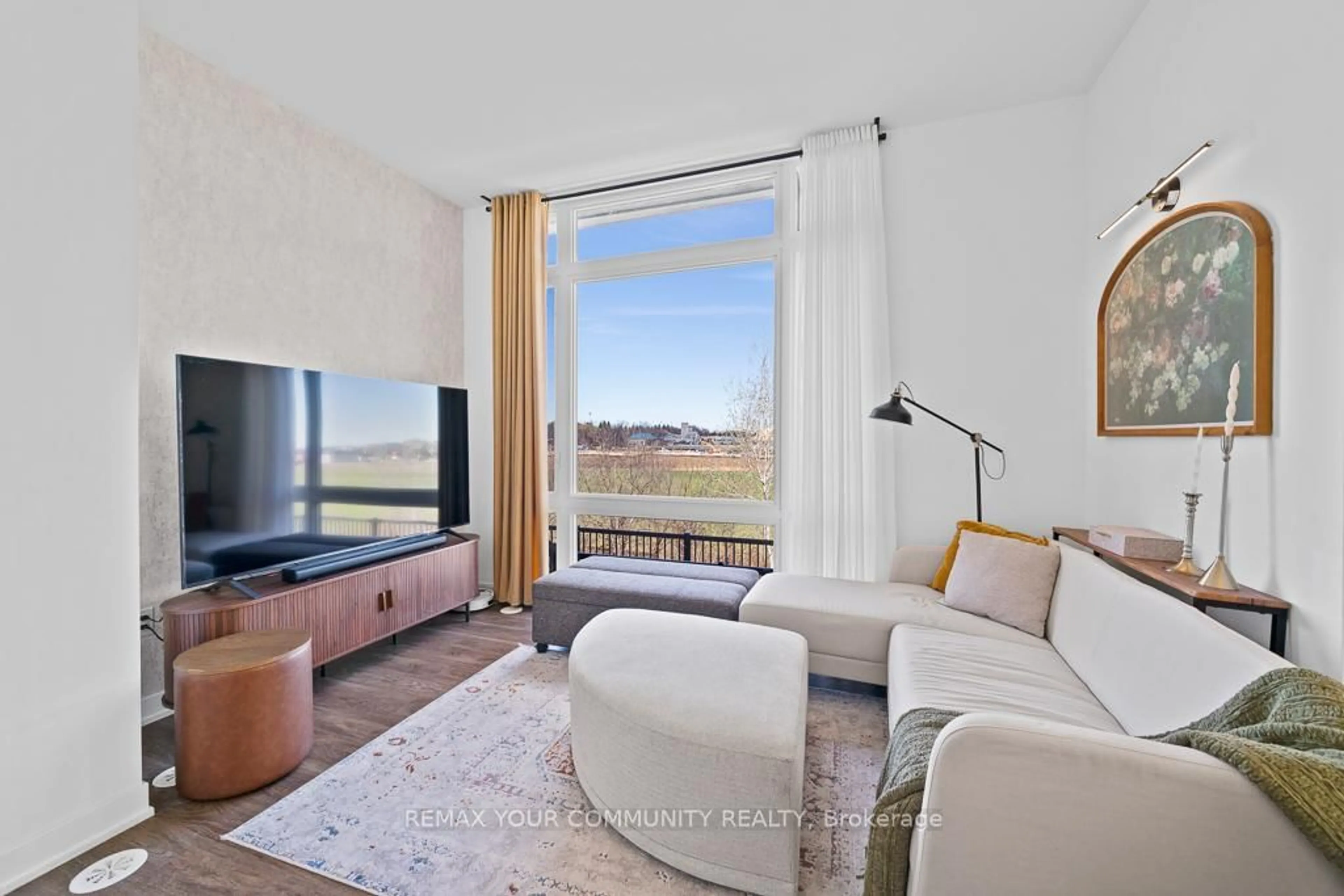 Living room with furniture, unknown for 5 Steckley House Lane #716, Richmond Hill Ontario L4S 1M4