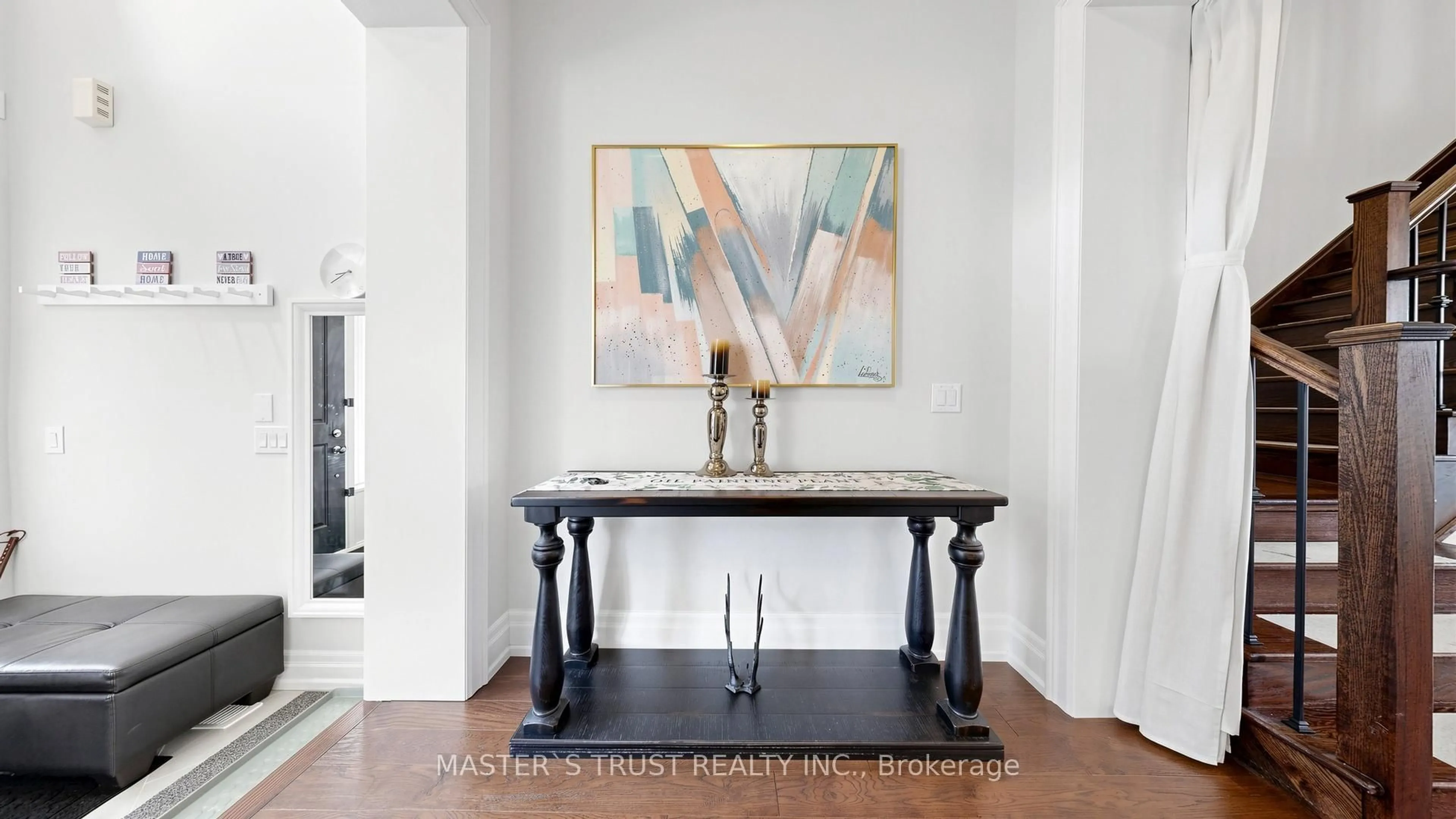 Indoor entryway for 61 Grange Dr, Richmond Hill Ontario L4E 1E2