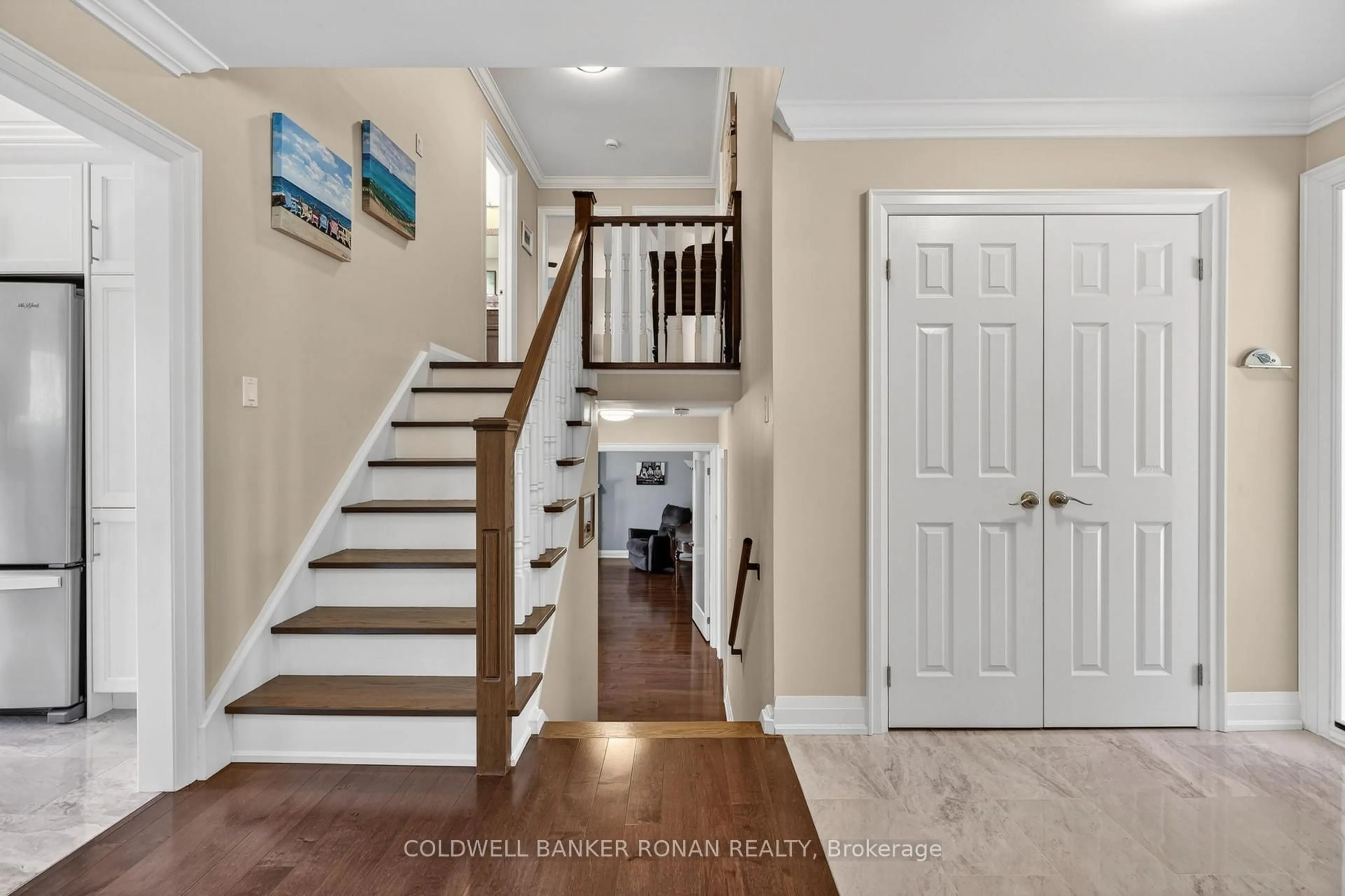 Indoor entryway for 6749 2nd Line, New Tecumseth Ontario L0G 1W0
