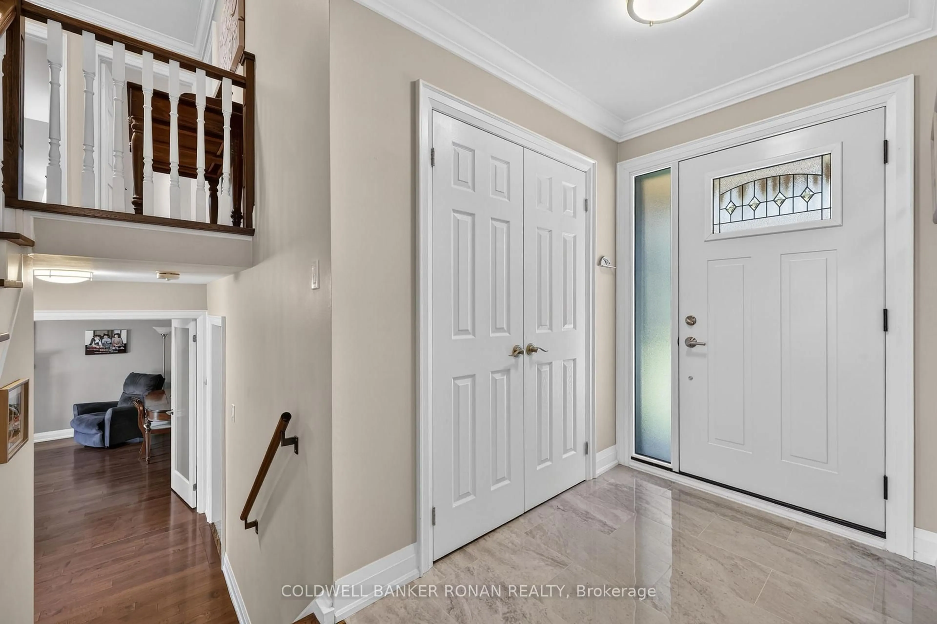 Indoor entryway for 6749 2nd Line, New Tecumseth Ontario L0G 1W0