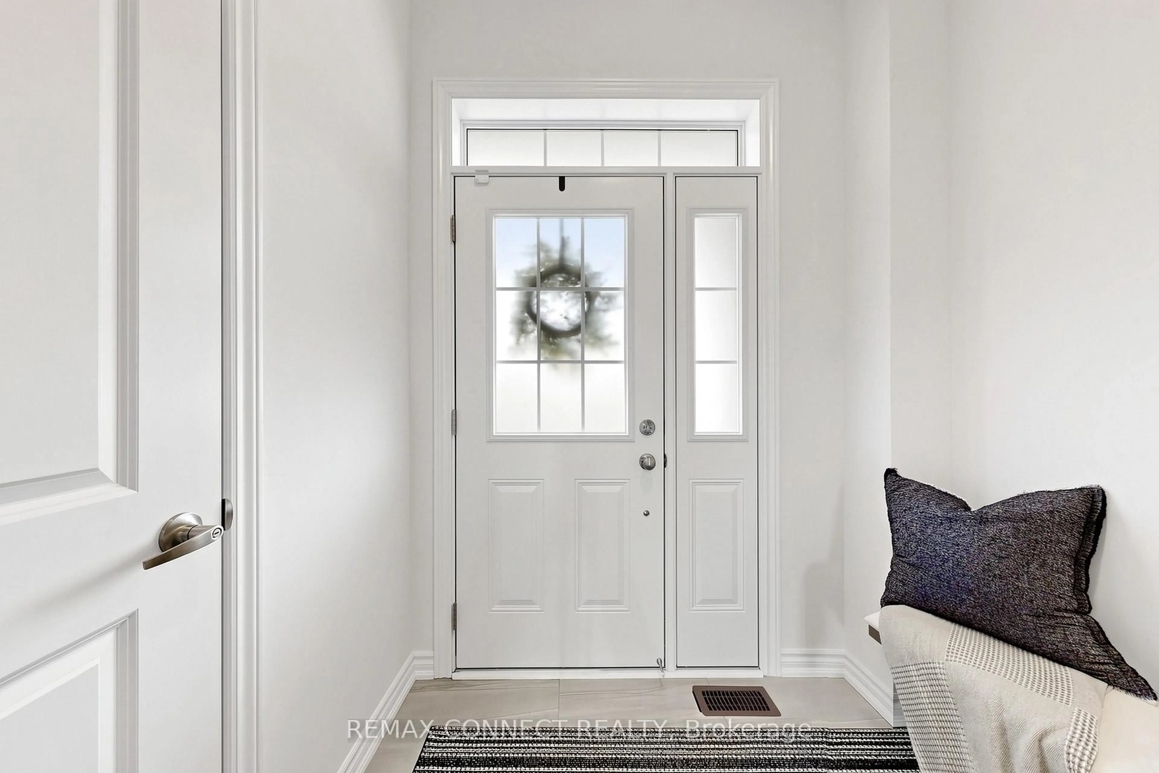Indoor entryway for 2293 Grainger Loop, Innisfil Ontario L9S 0M9