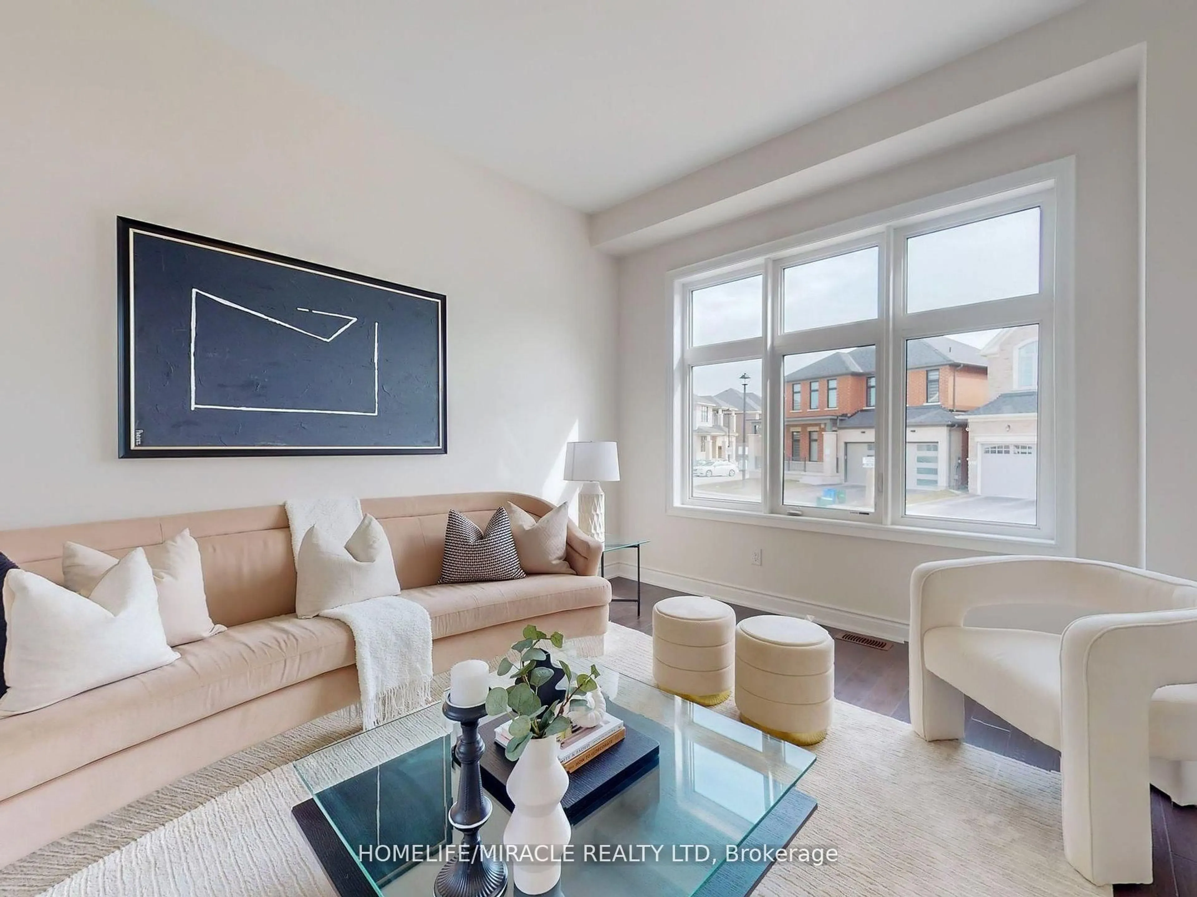Living room with furniture, unknown for 25 Joiner Circ, Whitchurch-Stouffville Ontario L4A 4W9