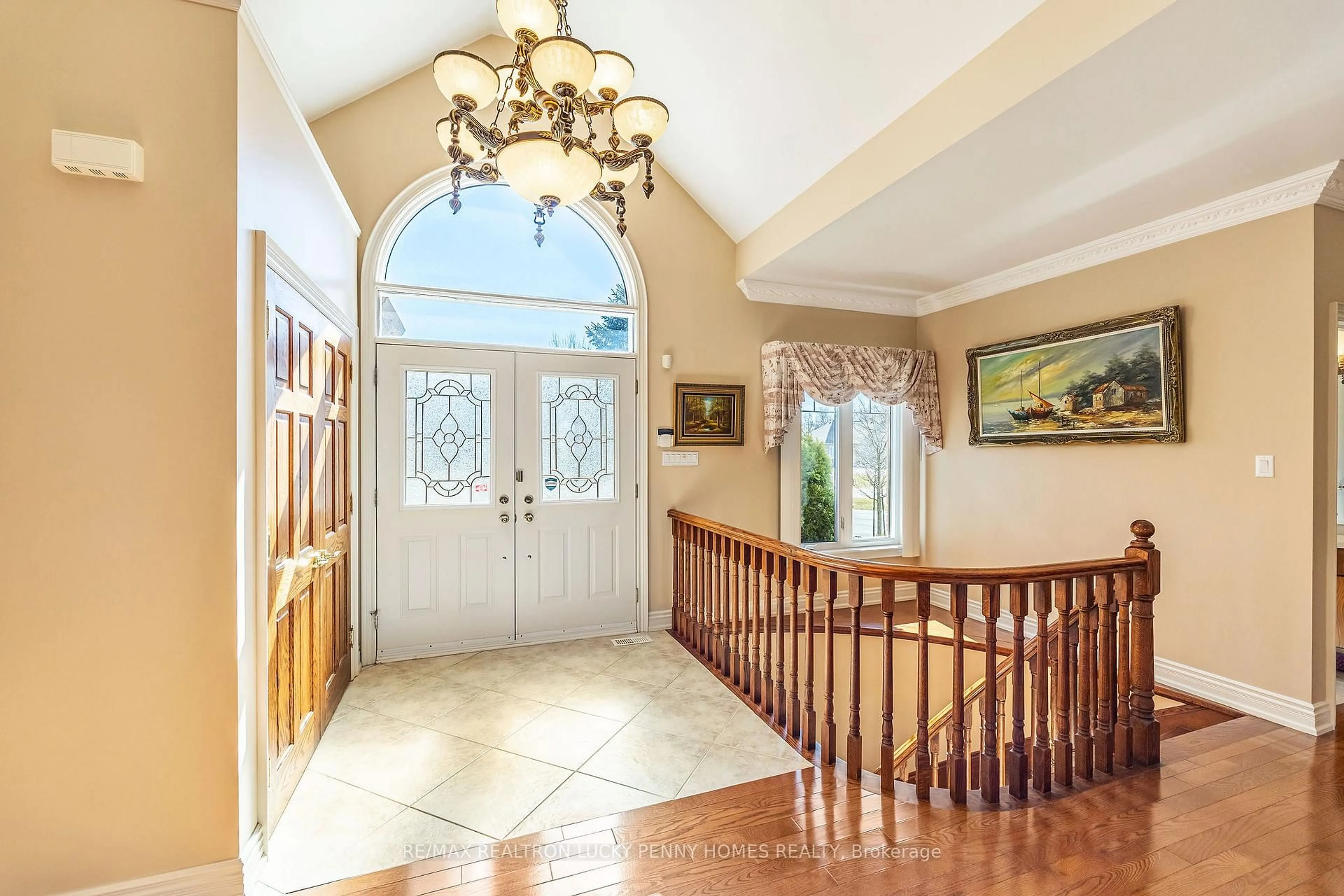 Indoor foyer for 24 George Pipher Lane, Whitchurch-Stouffville Ontario L4A 1M4