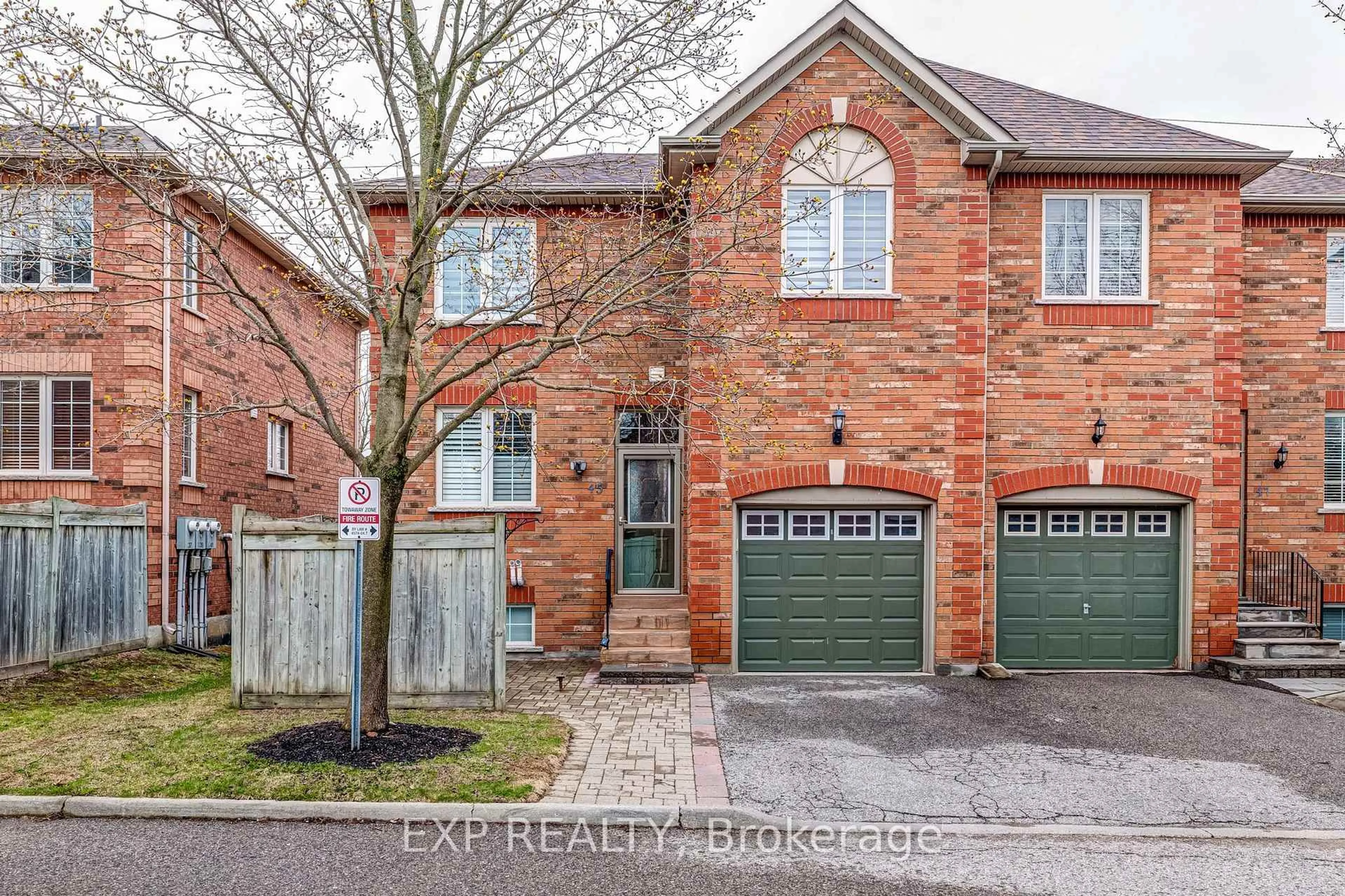 Home with brick exterior material, street for 45 Sandlewood Crt, Aurora Ontario L4G 7N2