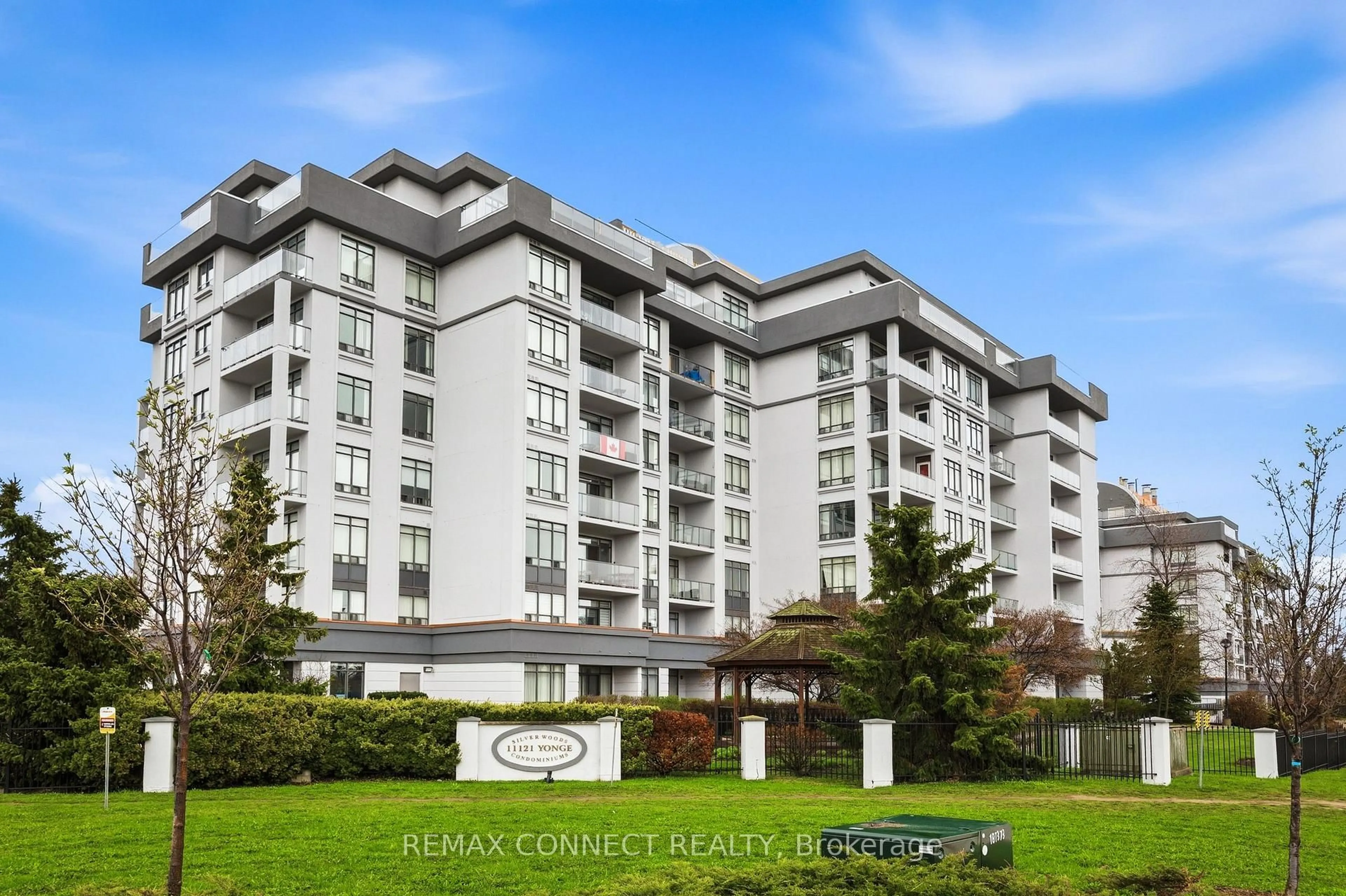 A pic from outside/outdoor area/front of a property/back of a property/a pic from drone, building for 11121 Yonge St #512, Richmond Hill Ontario L4C 0S7