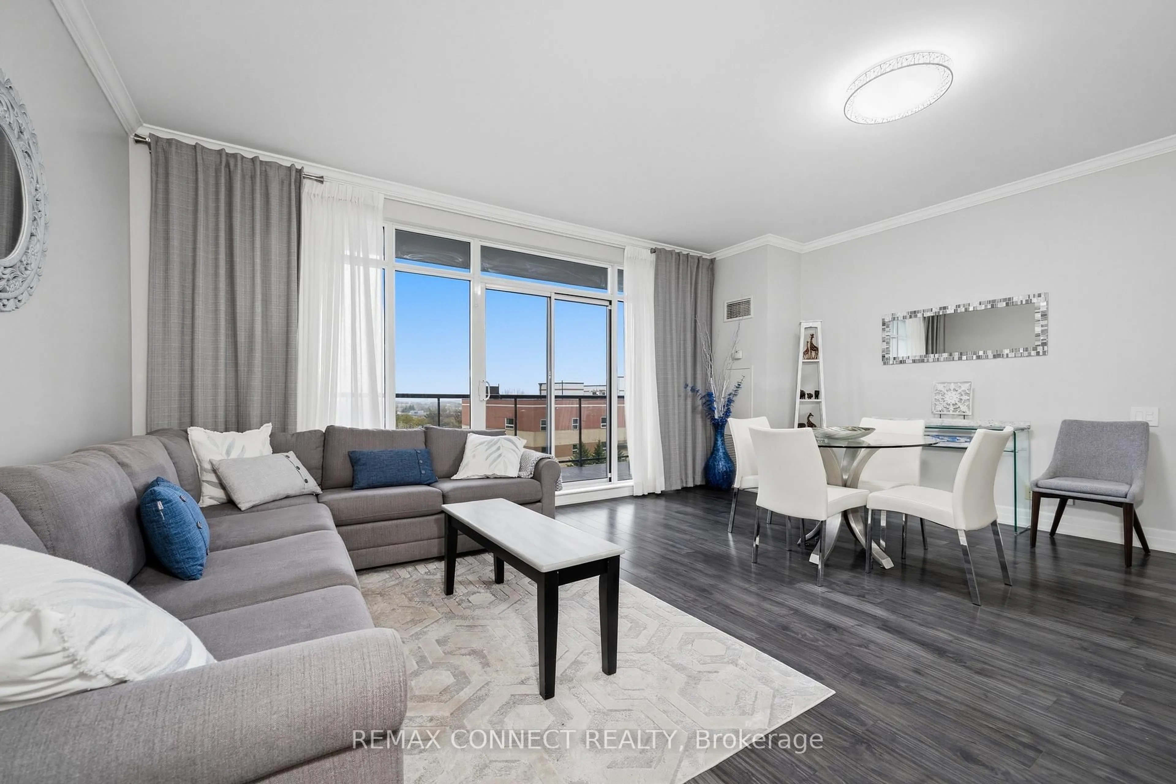 Living room with furniture, wood/laminate floor for 11121 Yonge St #512, Richmond Hill Ontario L4C 0S7