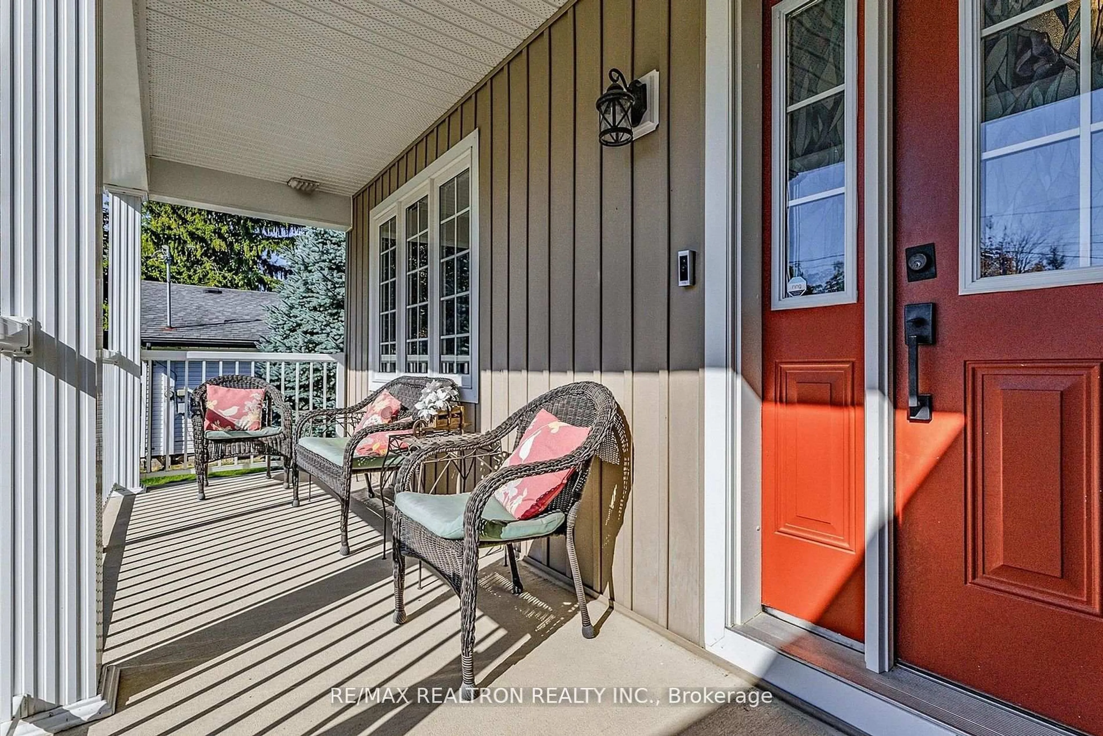 Patio, street for 396 Curley St, Georgina Ontario L4P 3C8