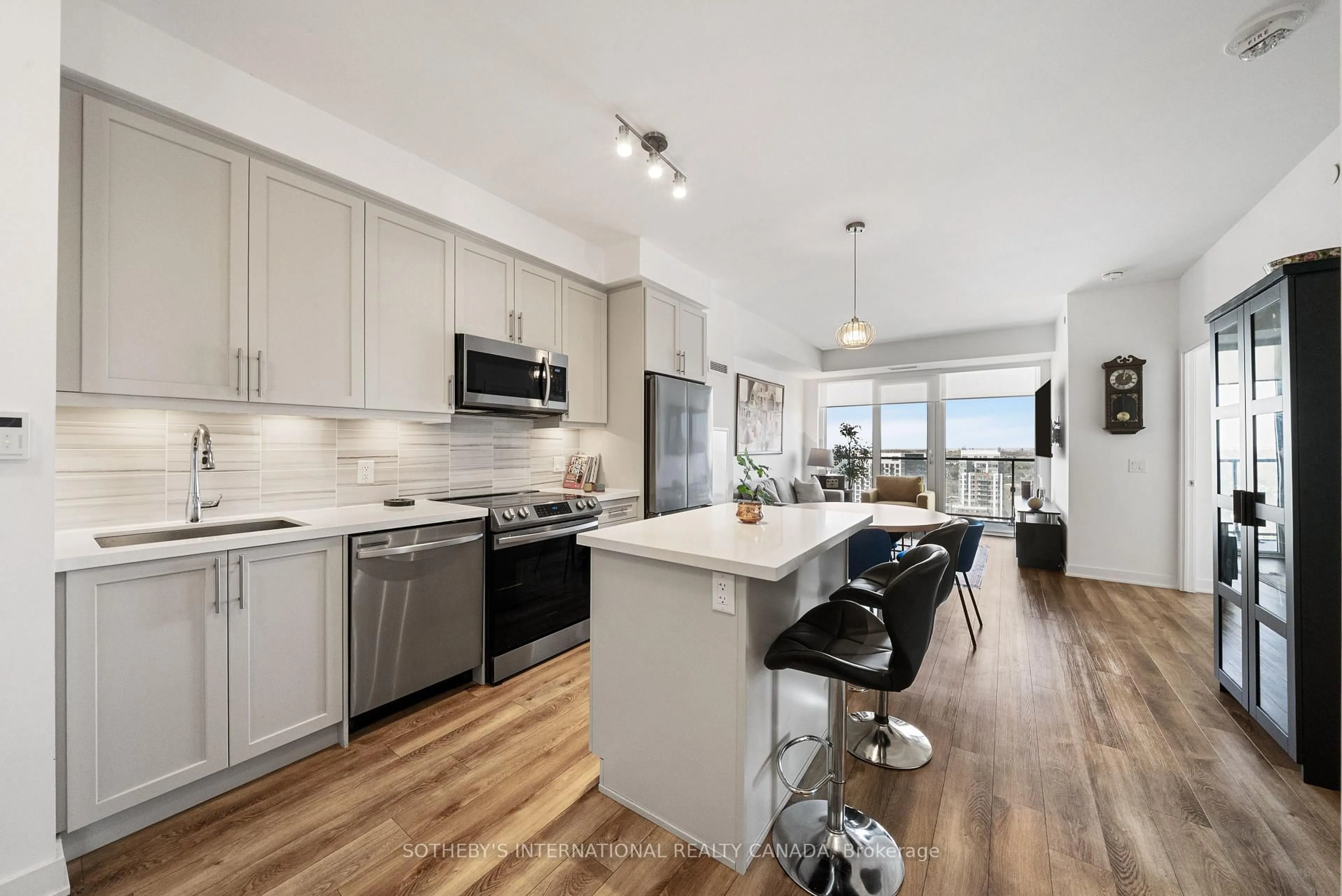 Open concept kitchen, unknown for 95 Oneida Cres #2003, Richmond Hill Ontario L4B 0H5