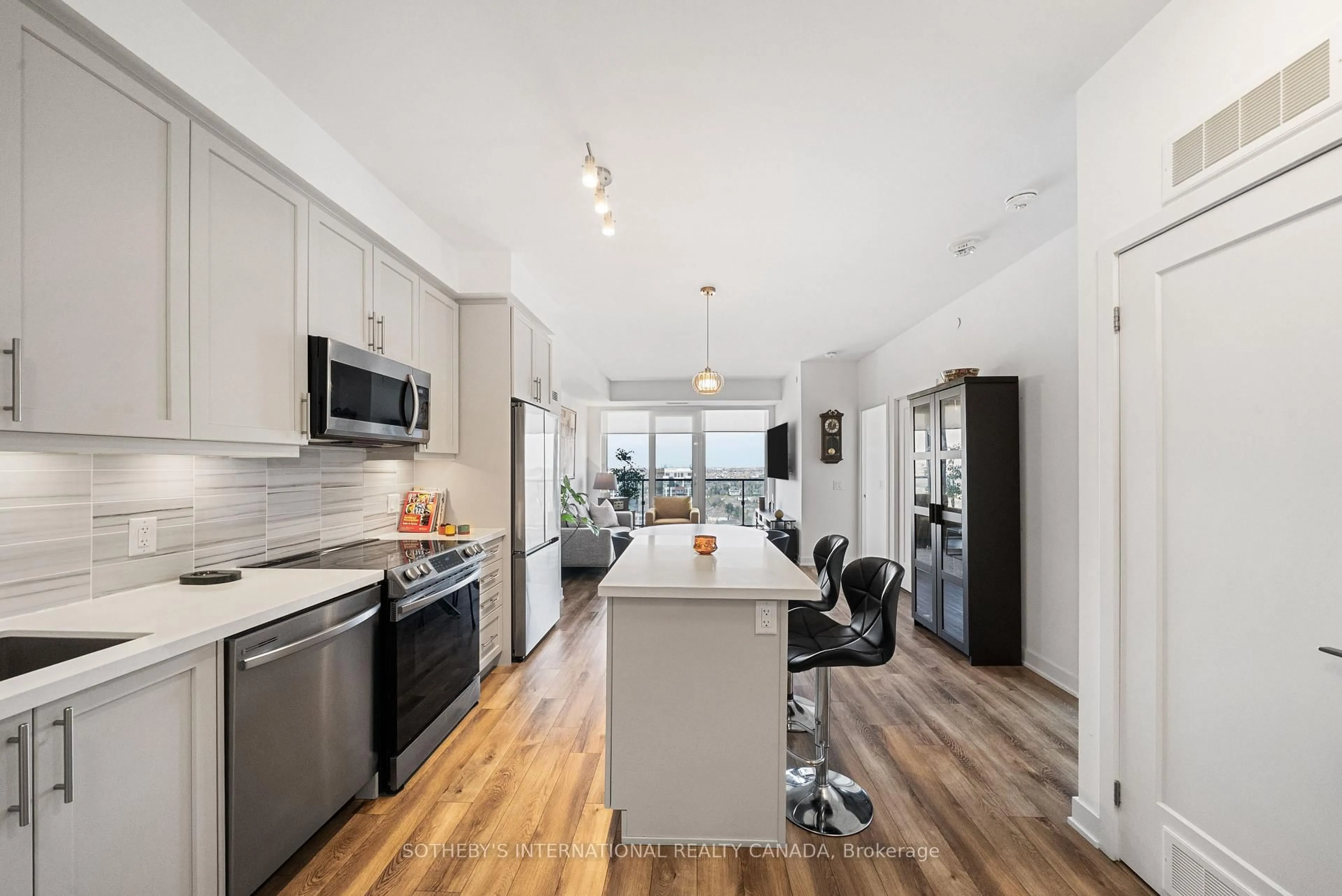 Open concept kitchen, unknown for 95 Oneida Cres #2003, Richmond Hill Ontario L4B 0H5