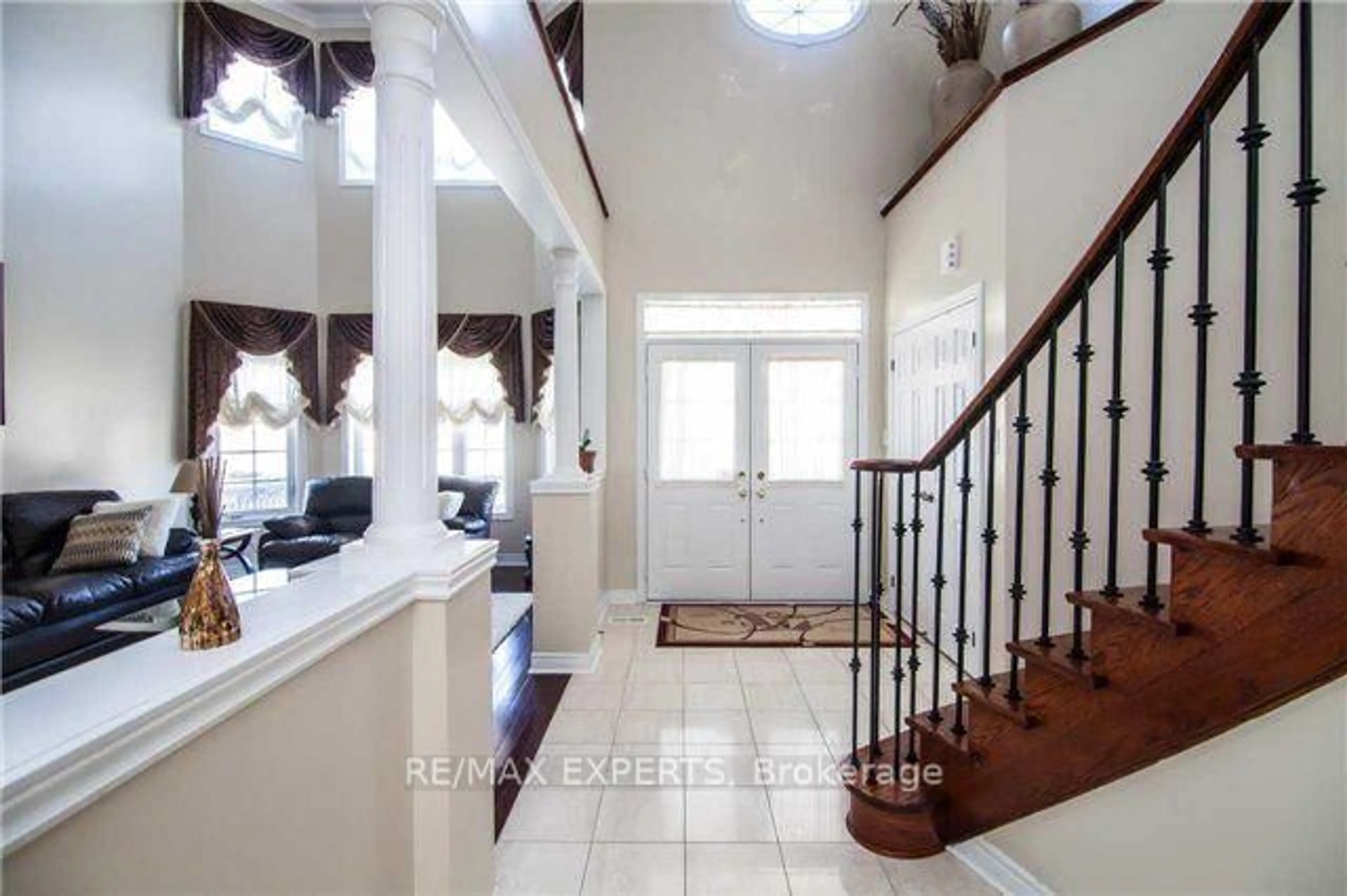 Indoor foyer for 12 Terme Ave, Vaughan Ontario L4H 0M9