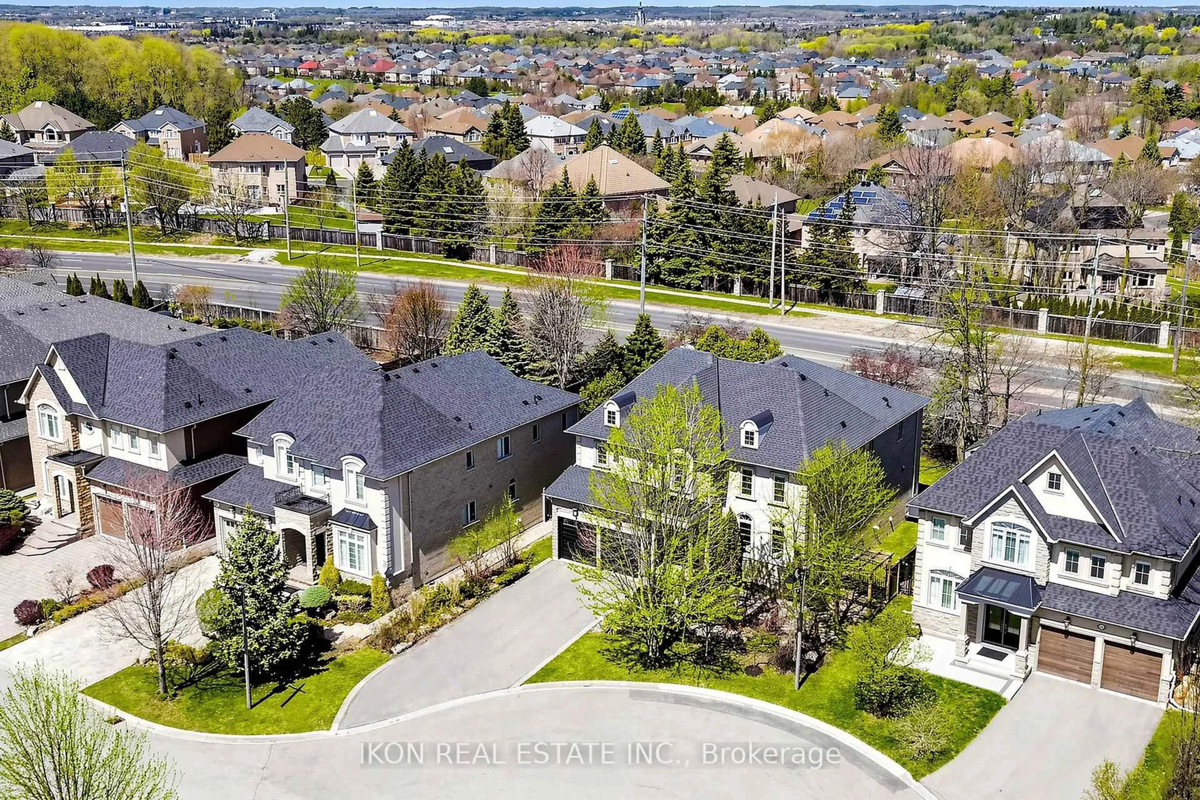 A pic from outside/outdoor area/front of a property/back of a property/a pic from drone, street for 20 16th Lane, Markham Ontario L3R 0M2