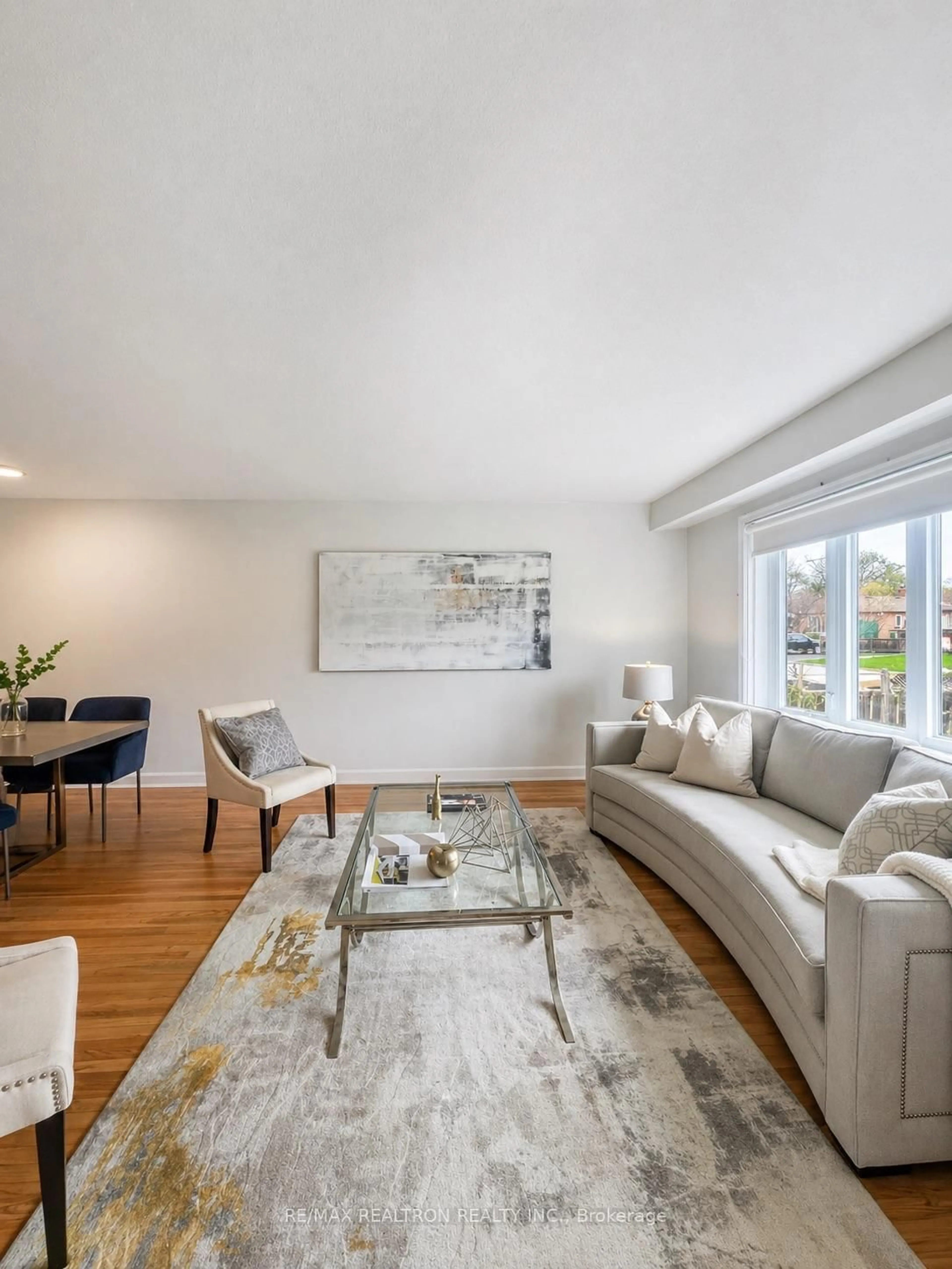 Living room with furniture, unknown for 331 Boisdale Ave, Richmond Hill Ontario L4C 1R4