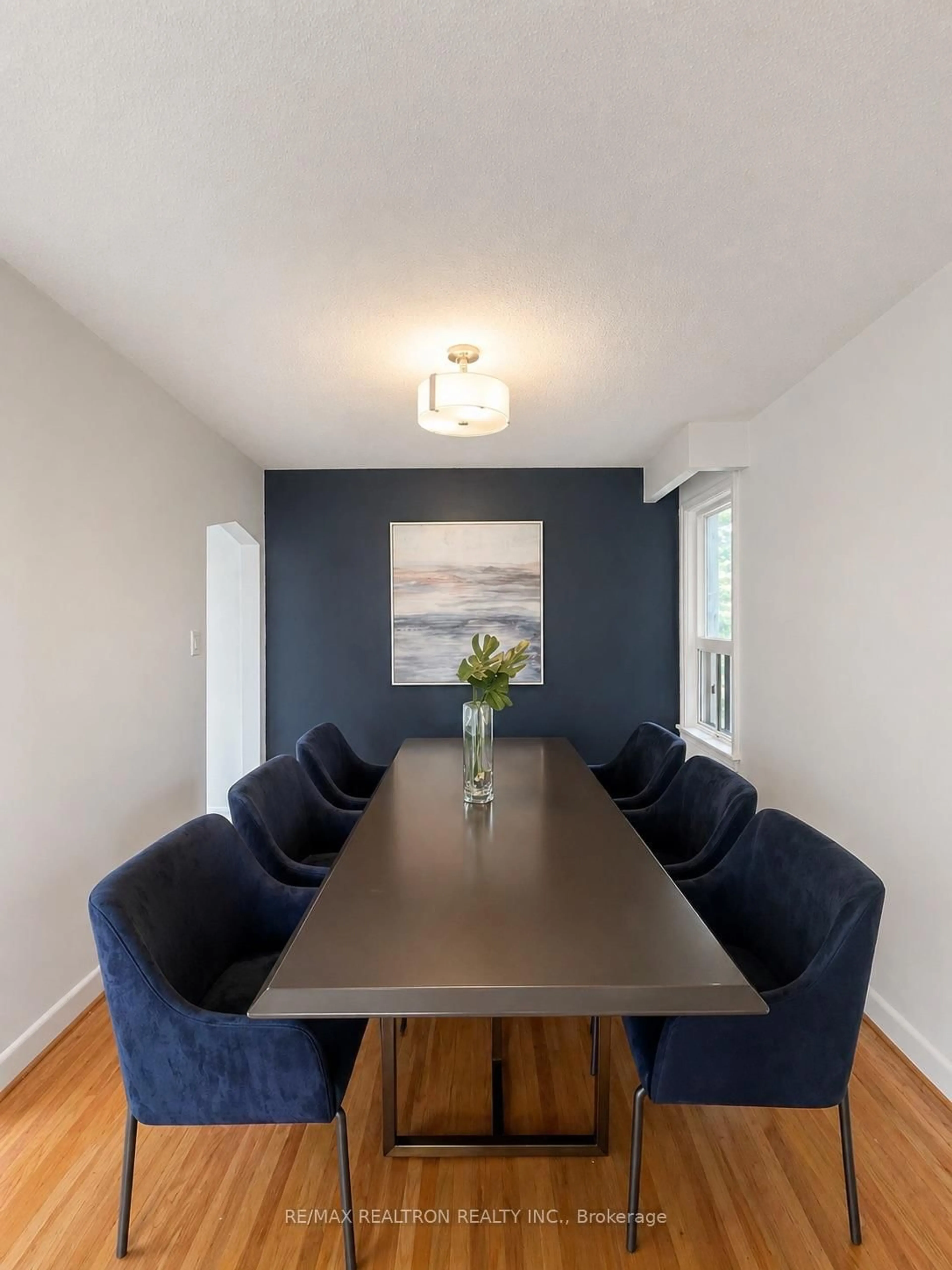 Dining room, wood/laminate floor for 331 Boisdale Ave, Richmond Hill Ontario L4C 1R4