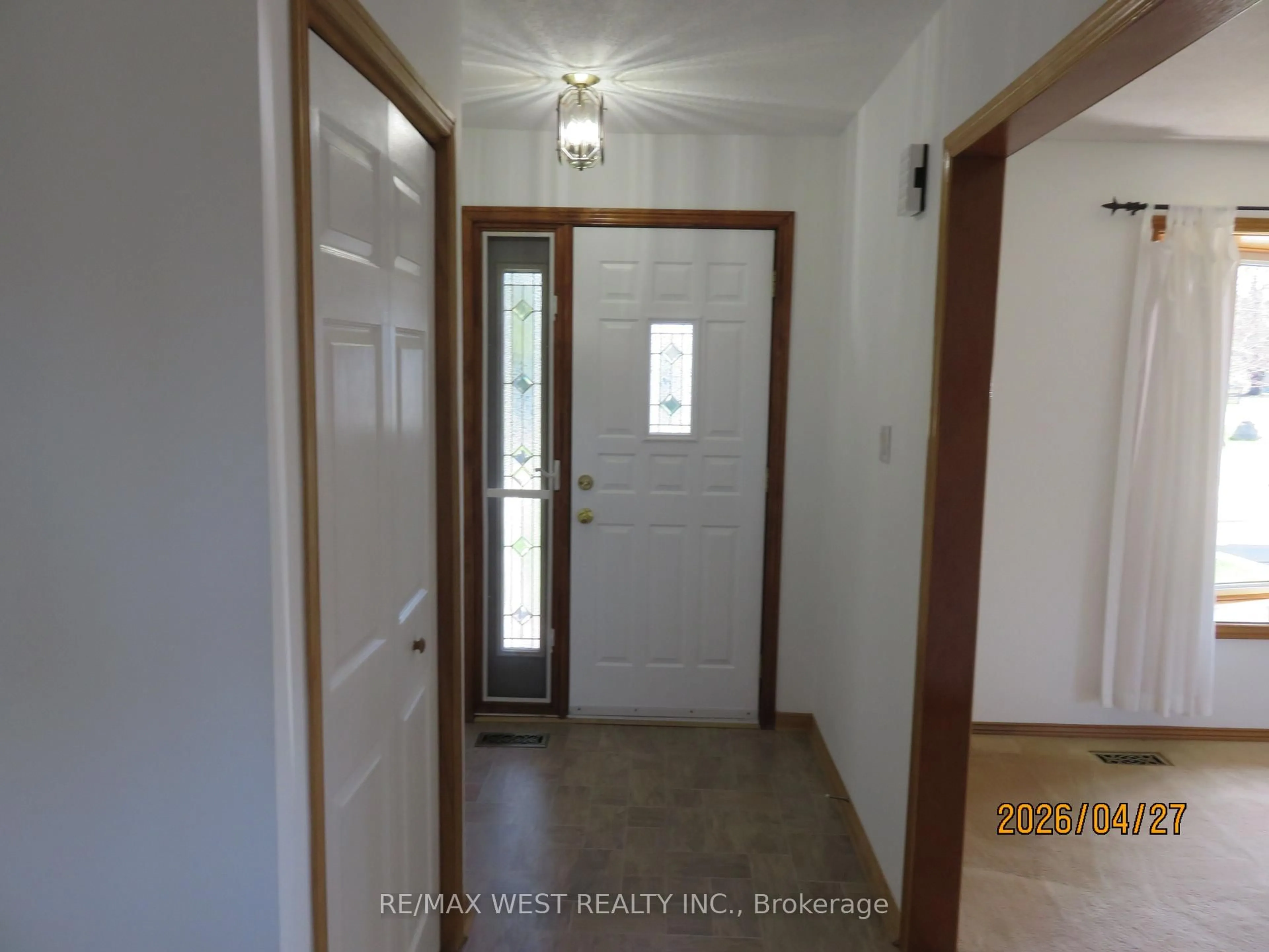 Indoor entryway for 346 Lakeland Cres, Brock Ontario L0K 1A0