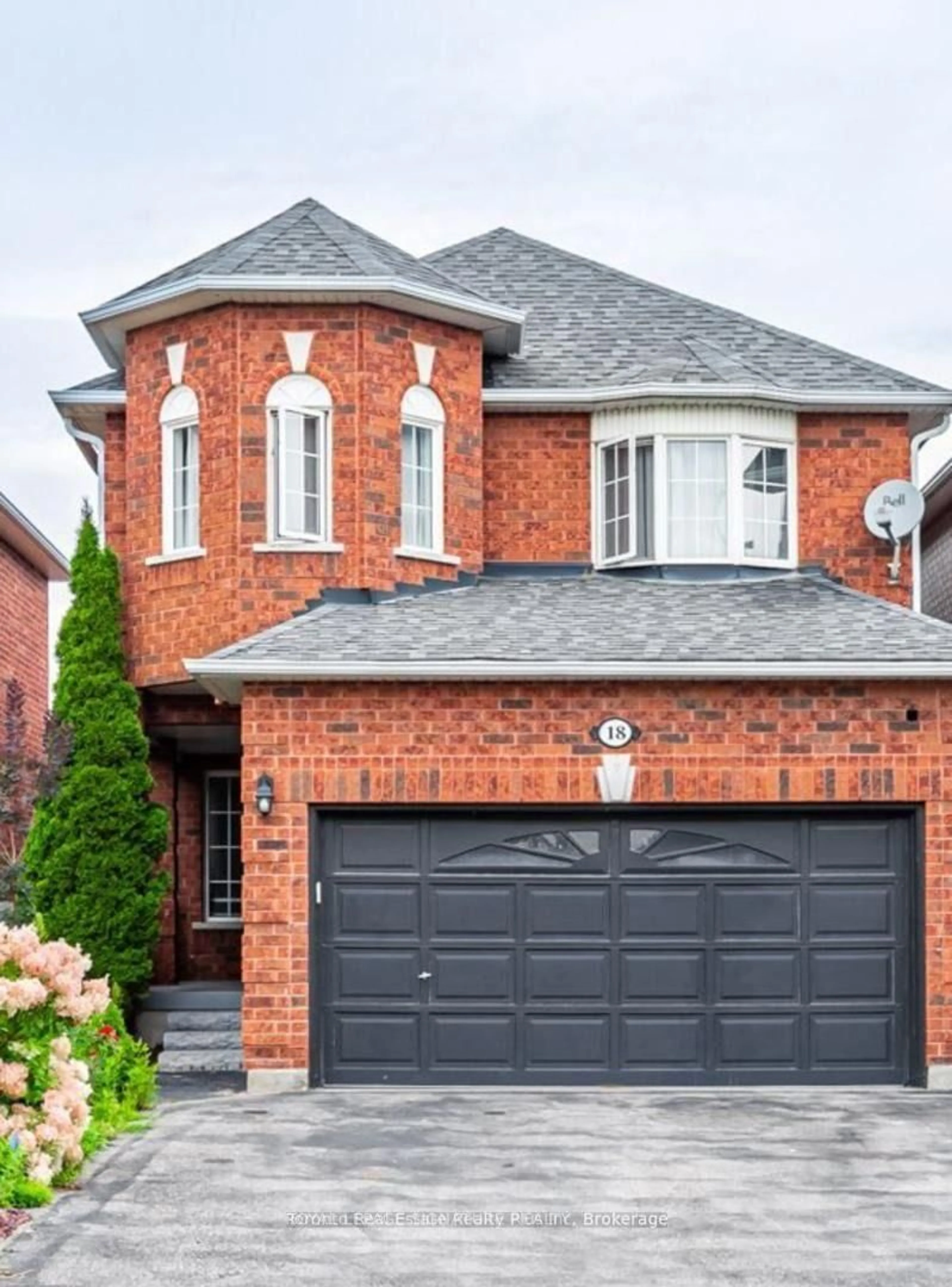 Home with brick exterior material, street for 18 Preston Ave, New Tecumseth Ontario L9R 1Y6