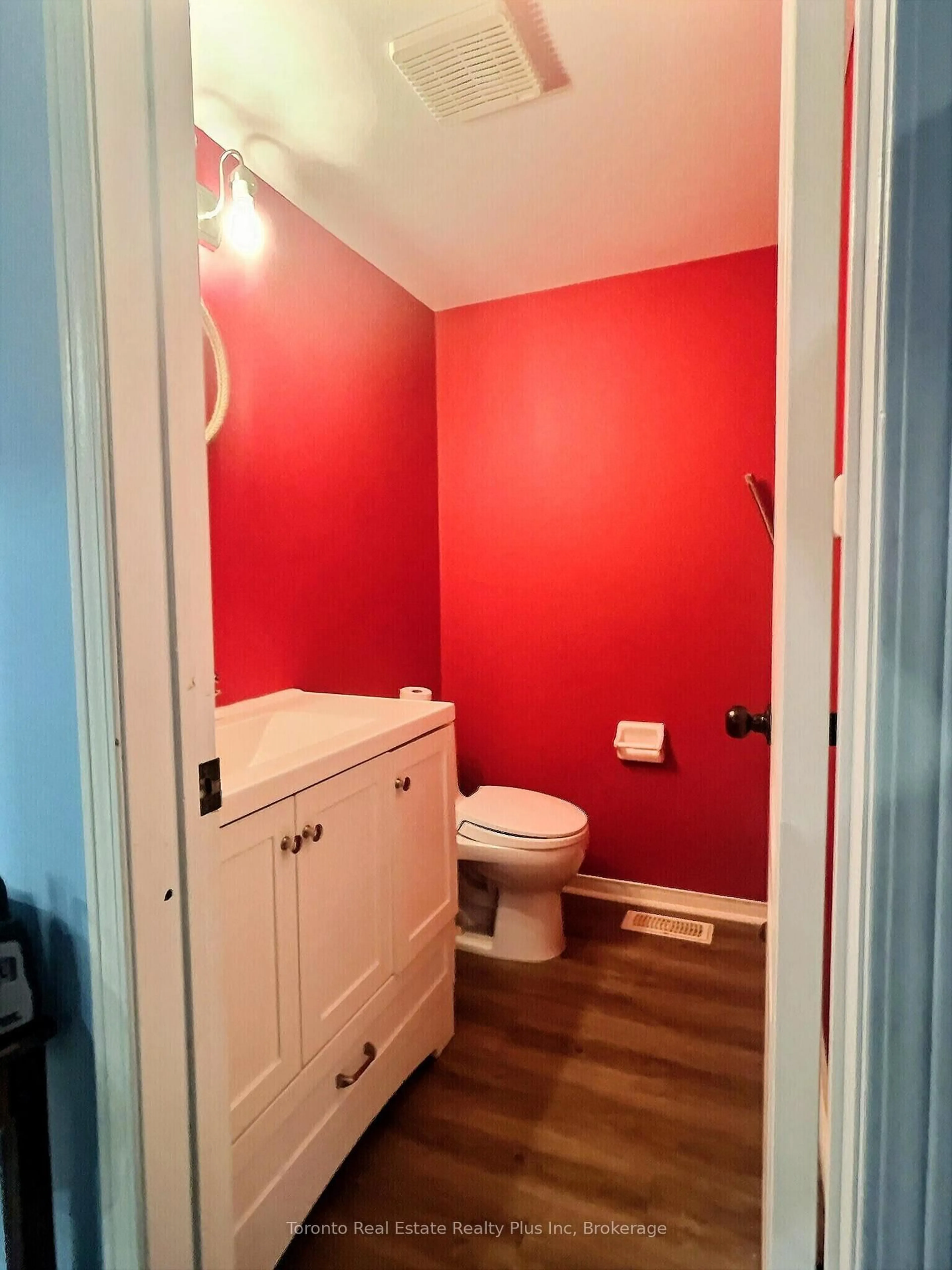 Standard bathroom, unknown for 18 Preston Ave, New Tecumseth Ontario L9R 1Y6