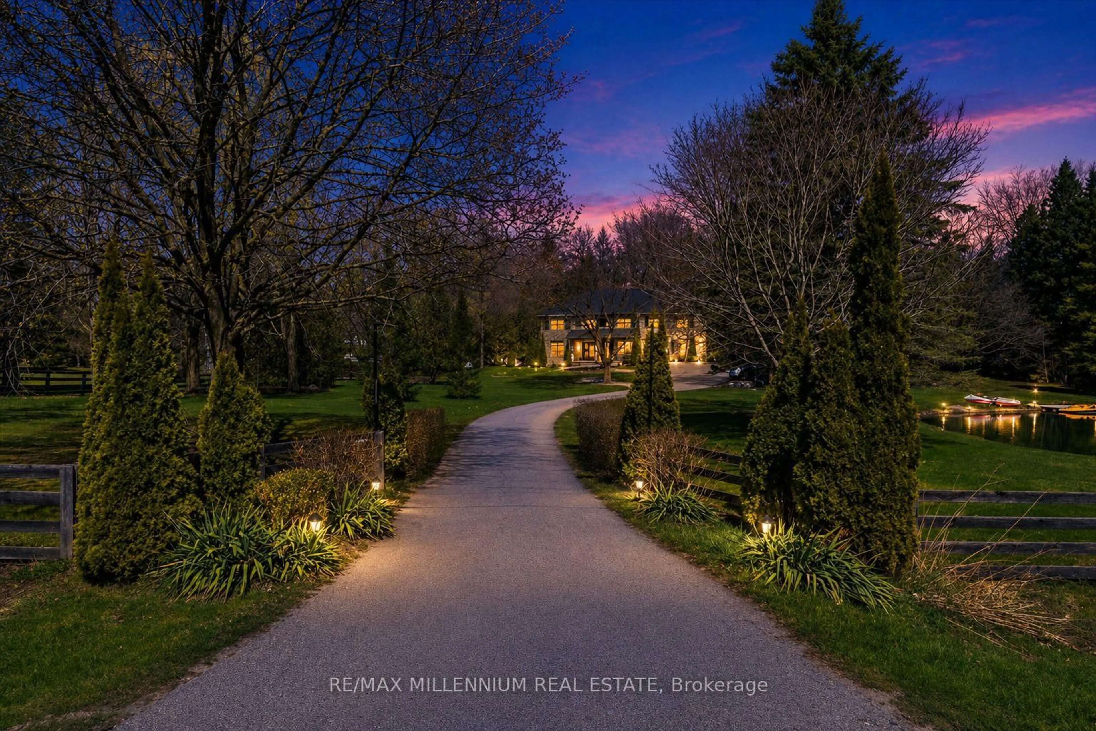 A pic from outside/outdoor area/front of a property/back of a property/a pic from drone, unknown for 5834 Second Line, New Tecumseth Ontario L0G 1T0