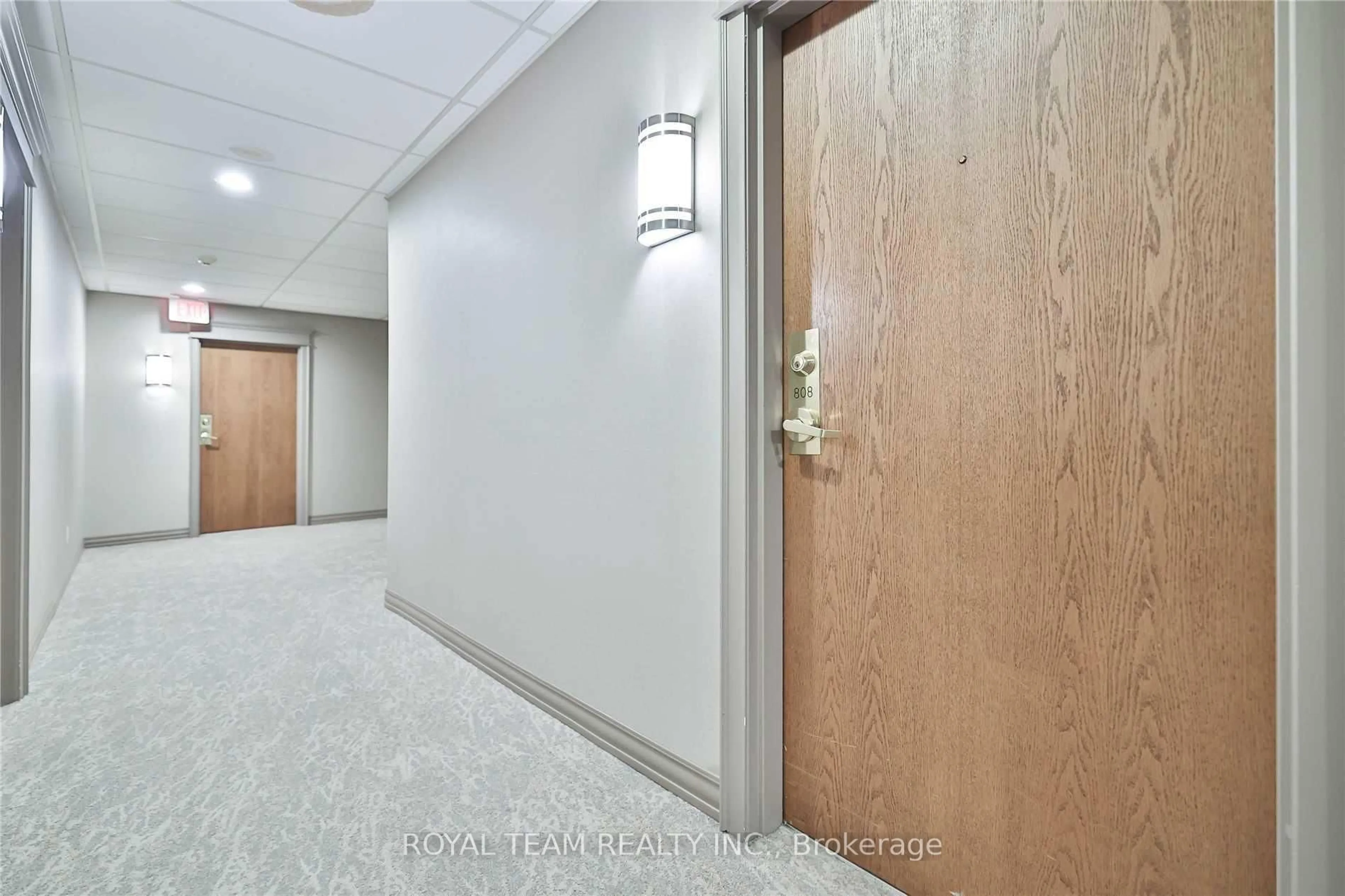 Indoor foyer for 2 Maison Parc Crt #808, Vaughan Ontario L4J 9K4