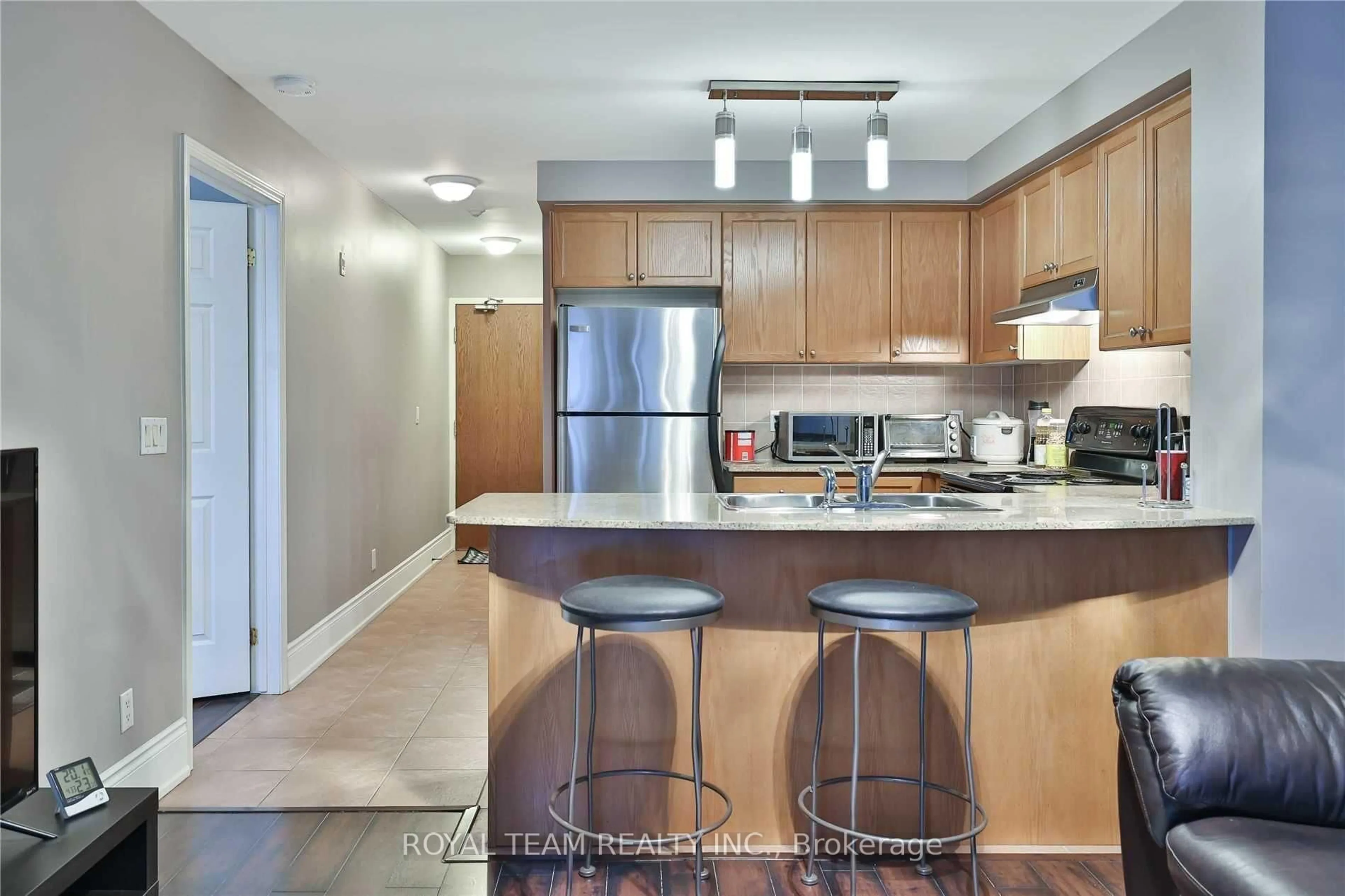 Open concept kitchen, unknown for 2 Maison Parc Crt #808, Vaughan Ontario L4J 9K4