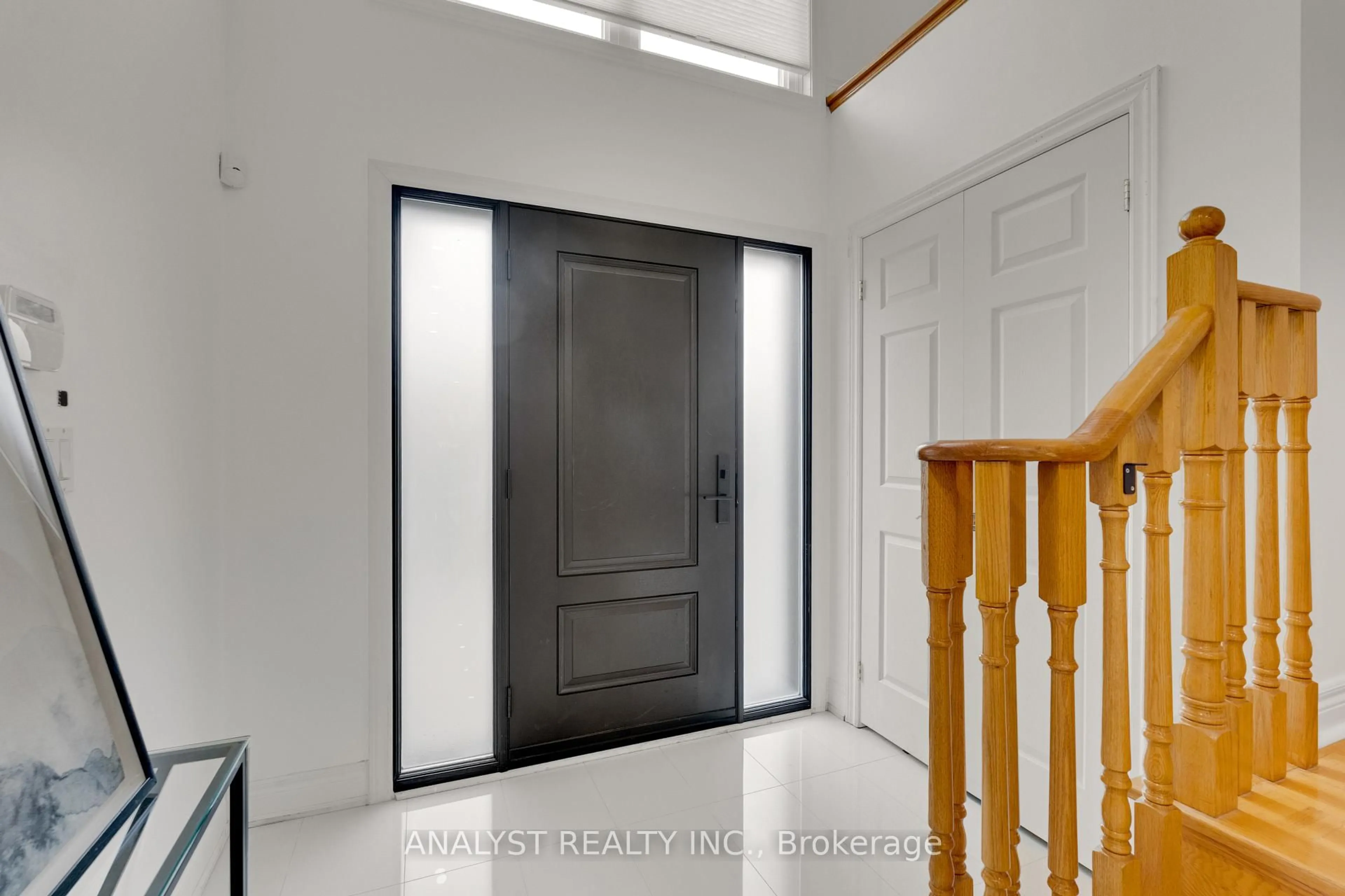 Indoor entryway for 182 Buena Vista Dr, Vaughan Ontario L4H 1T7