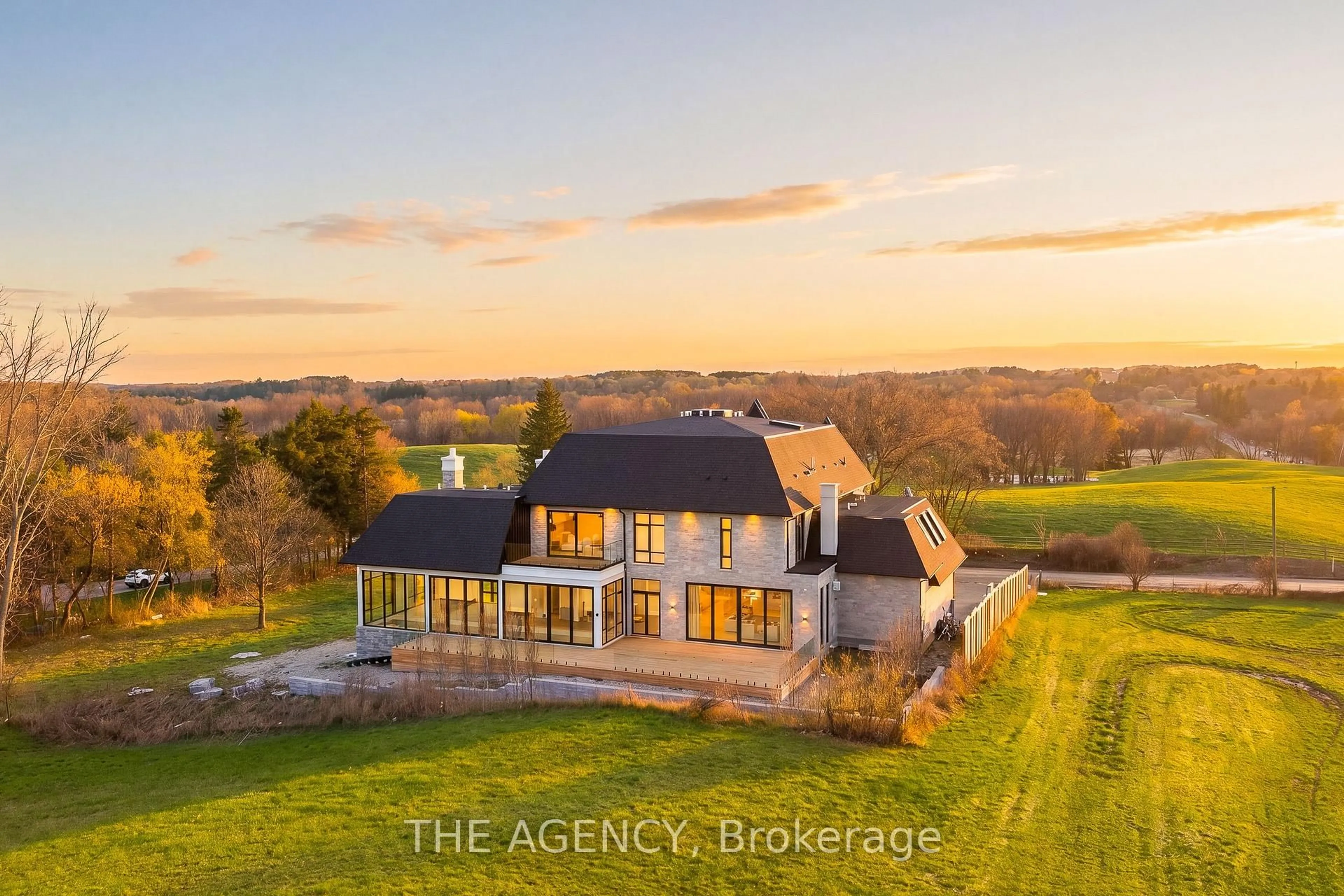 A pic from outside/outdoor area/front of a property/back of a property/a pic from drone, building for 12975 Mill Rd, King Ontario L7B 1K4