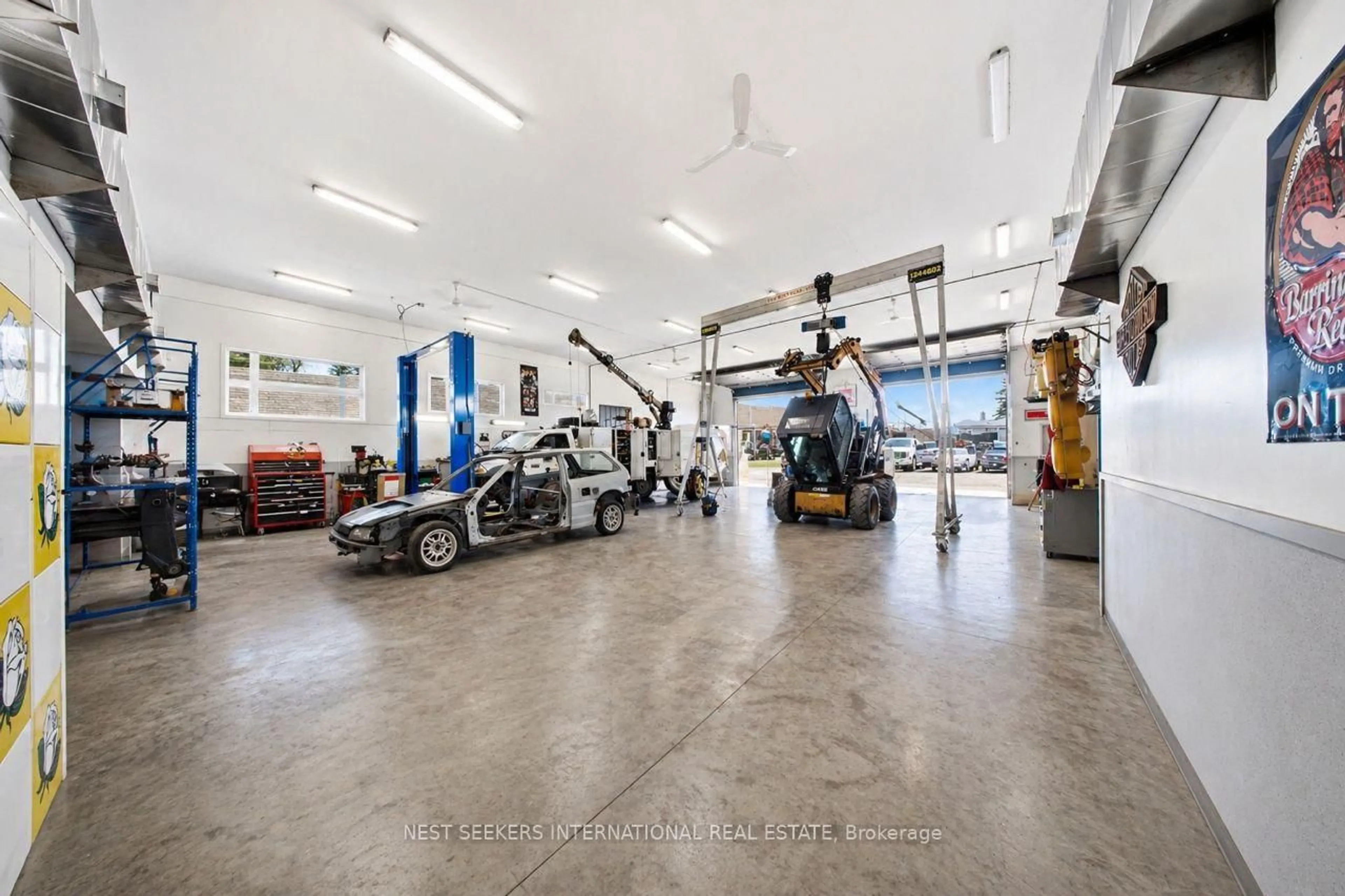 Indoor garage for 2330 King Vaughan Rd, Vaughan Ontario L6A 2A9